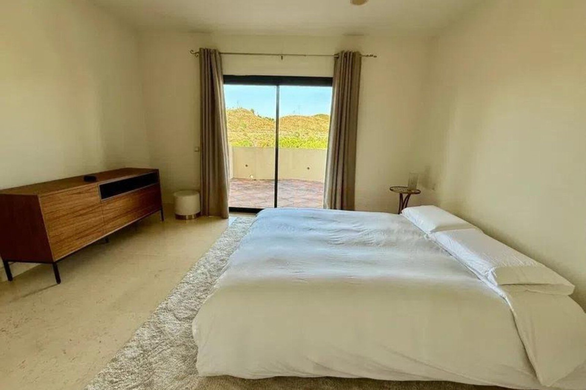 Resale - Apartment - Middle Floor Apartment - Benahavís - Benahavís Centro