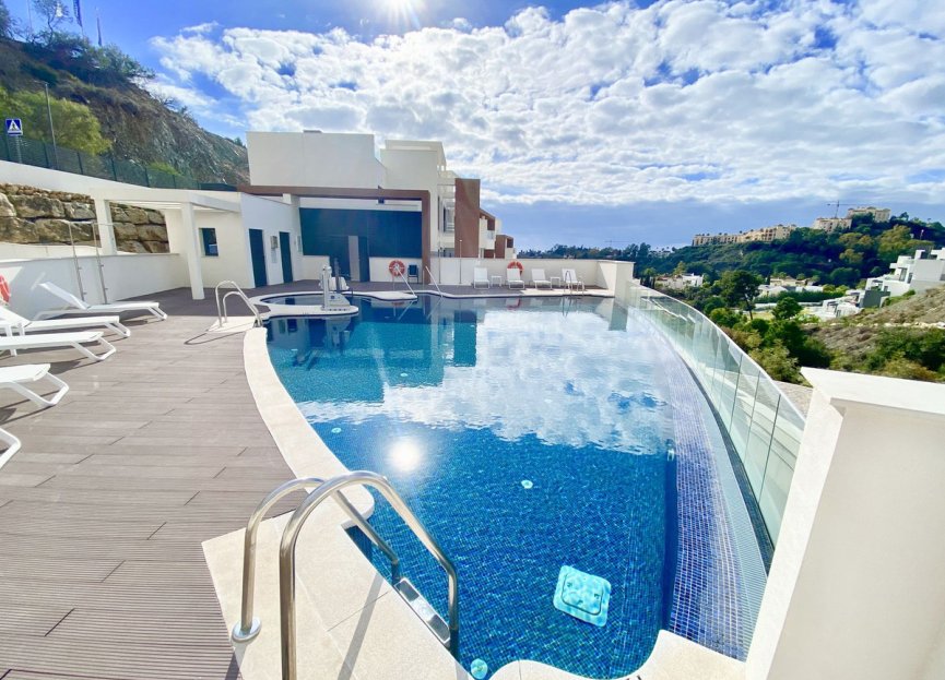 Resale - Apartment - Middle Floor Apartment - Benahavís - Benahavís Centro