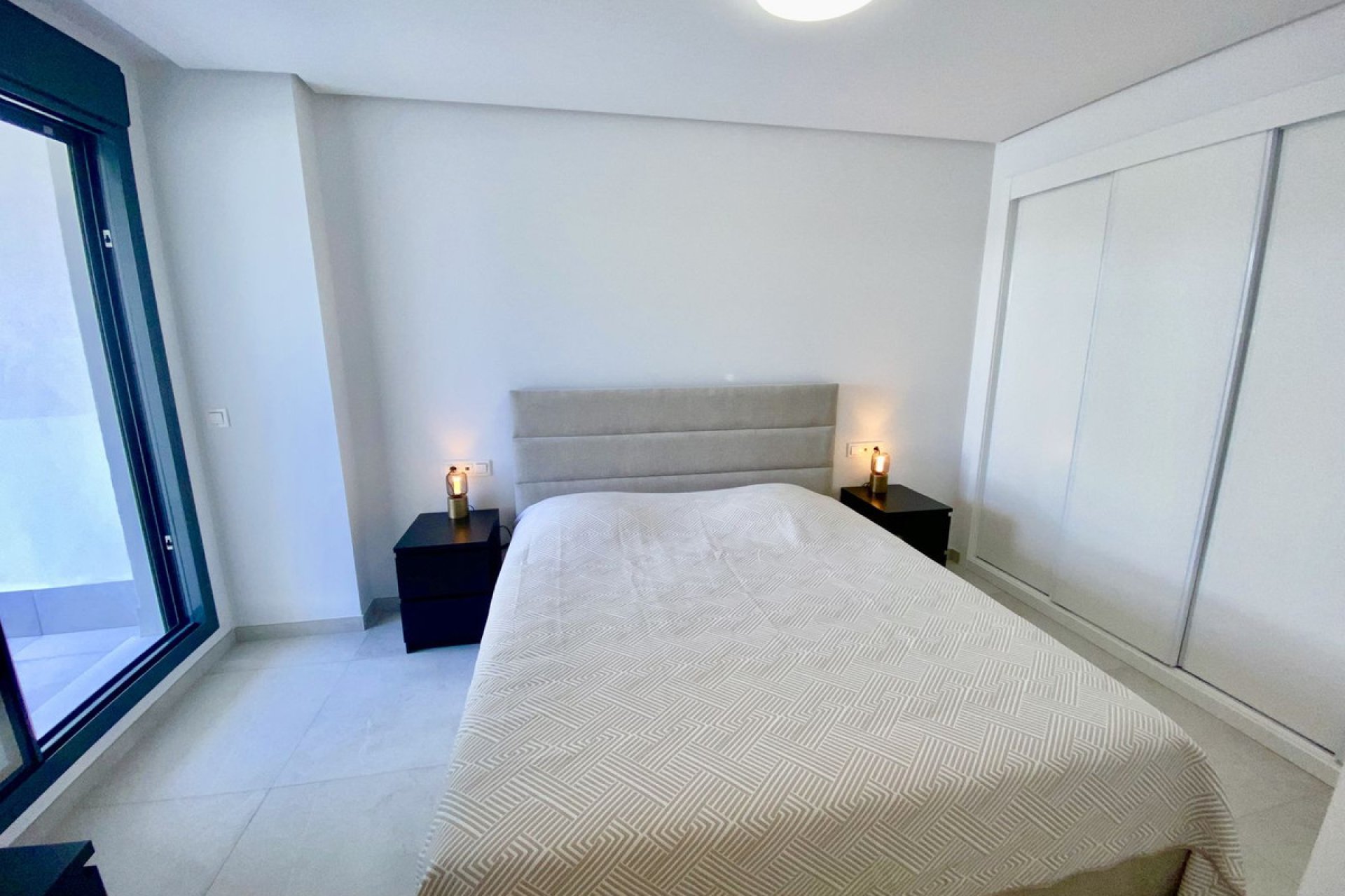 Resale - Apartment - Middle Floor Apartment - Benahavís - Benahavís Centro