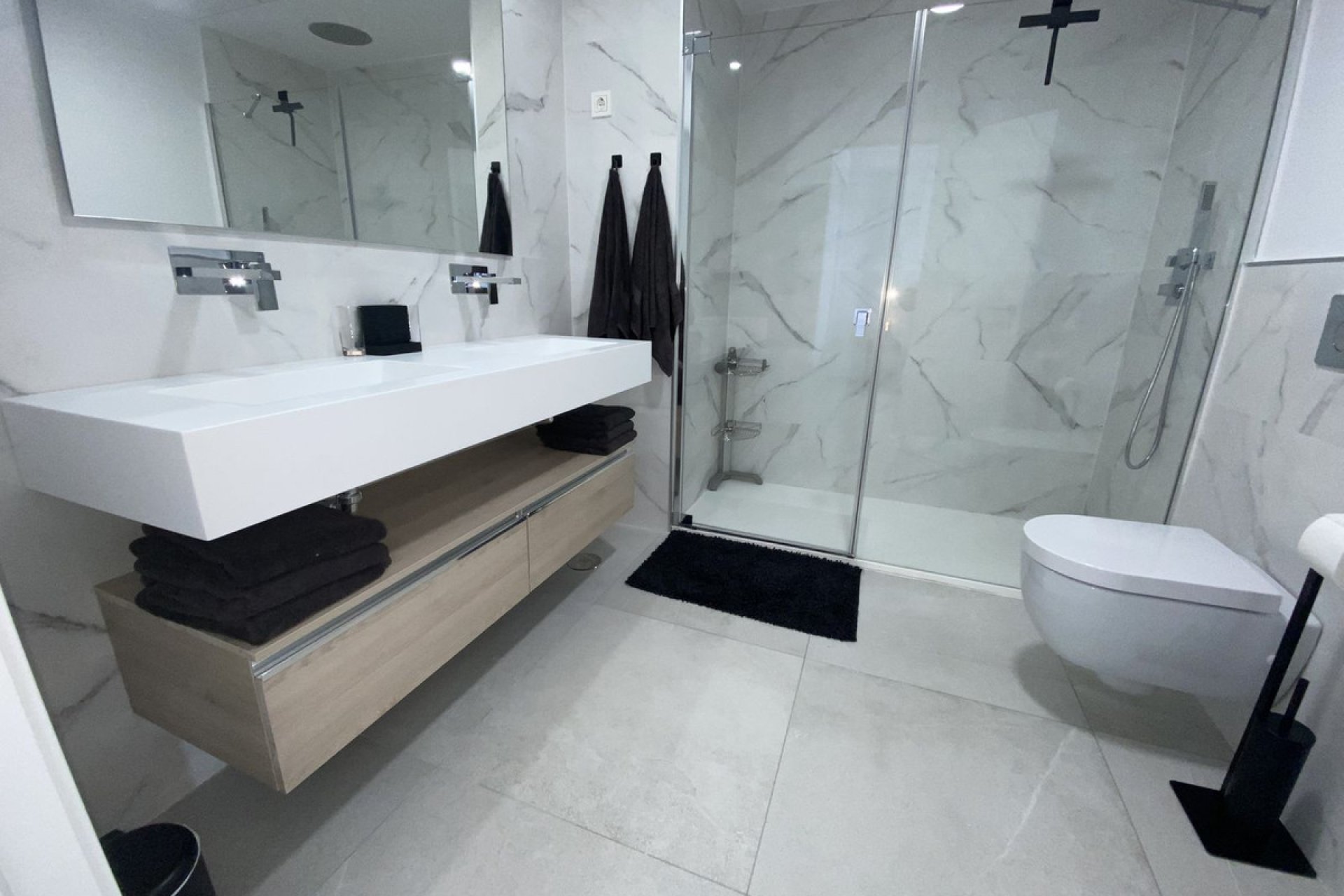 Resale - Apartment - Middle Floor Apartment - Benahavís - Benahavís Centro