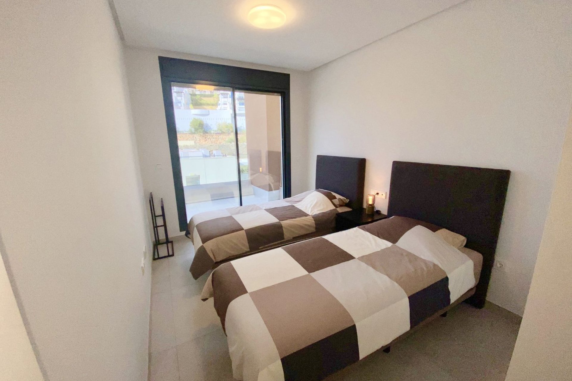 Resale - Apartment - Middle Floor Apartment - Benahavís - Benahavís Centro