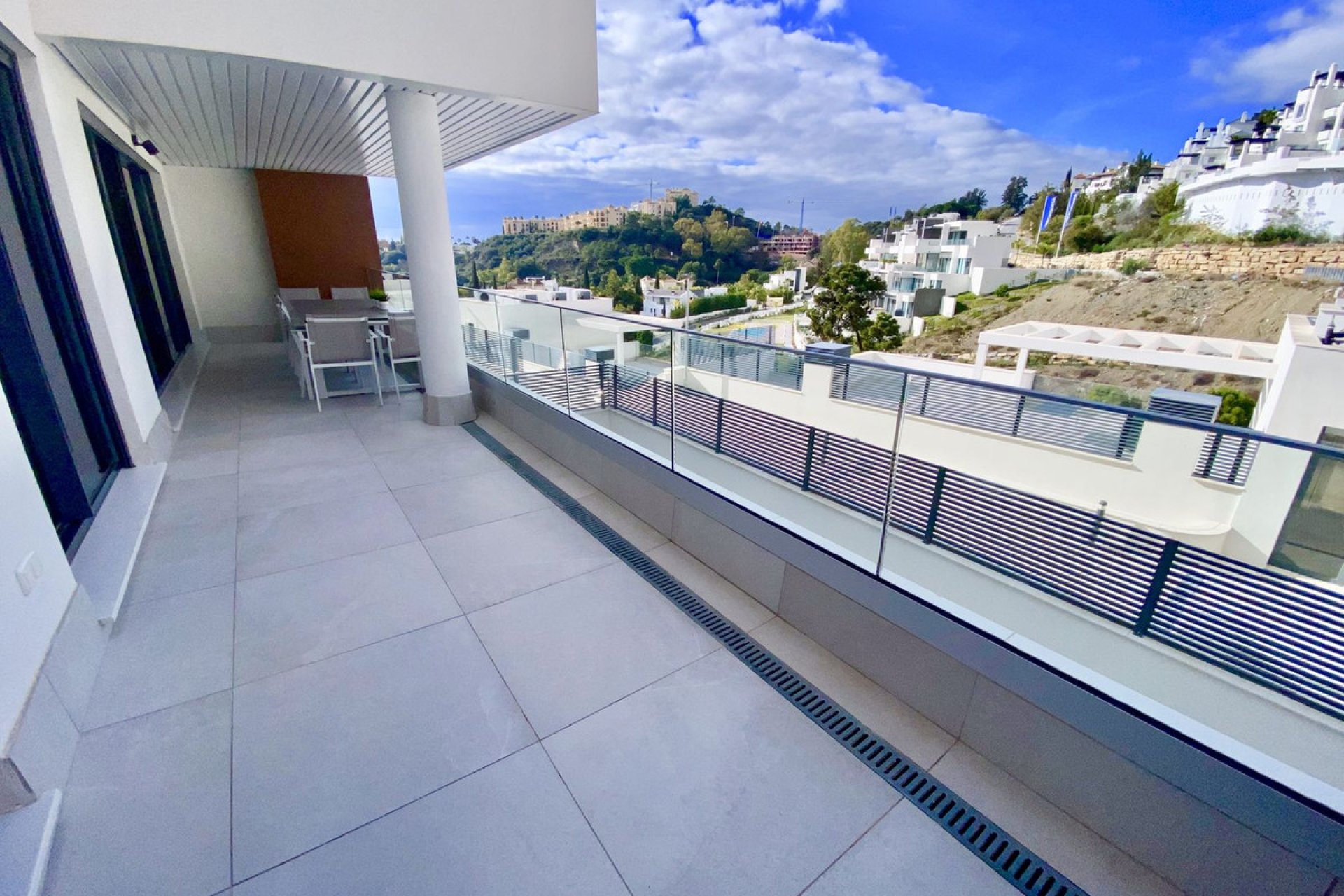 Resale - Apartment - Middle Floor Apartment - Benahavís - Benahavís Centro