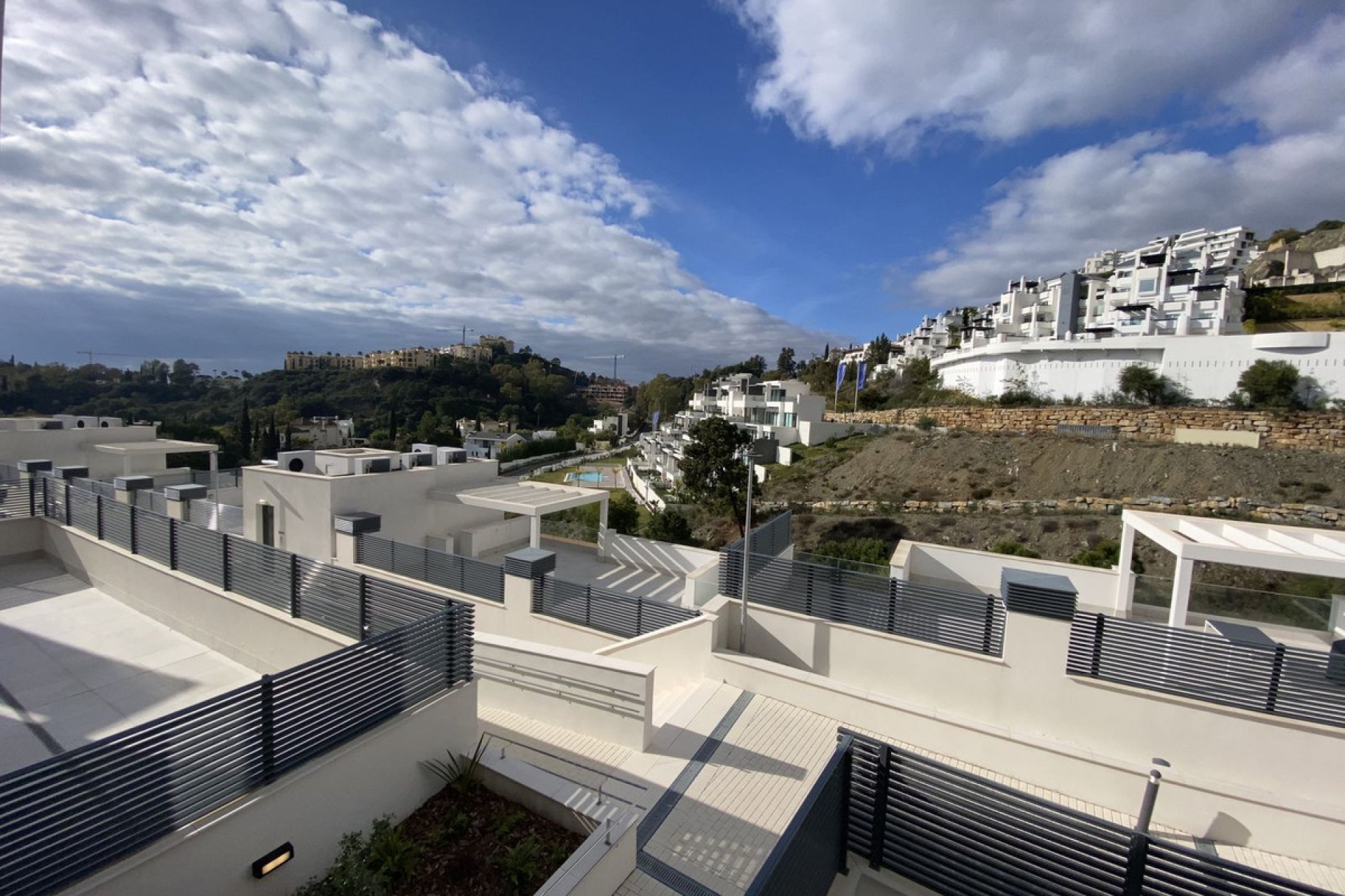 Resale - Apartment - Middle Floor Apartment - Benahavís - Benahavís Centro