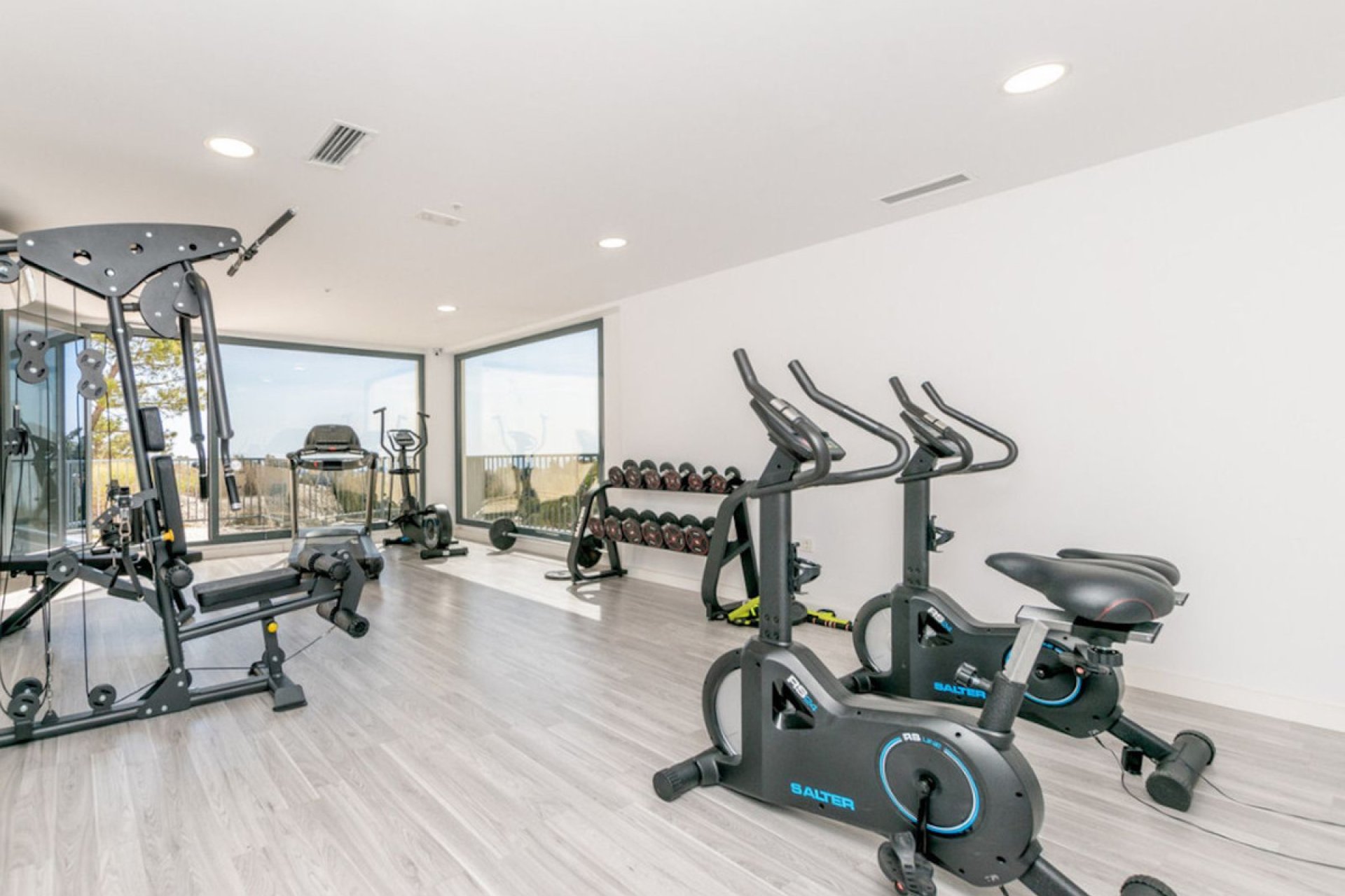 Resale - Apartment - Middle Floor Apartment - Benahavís - Benahavís Centro