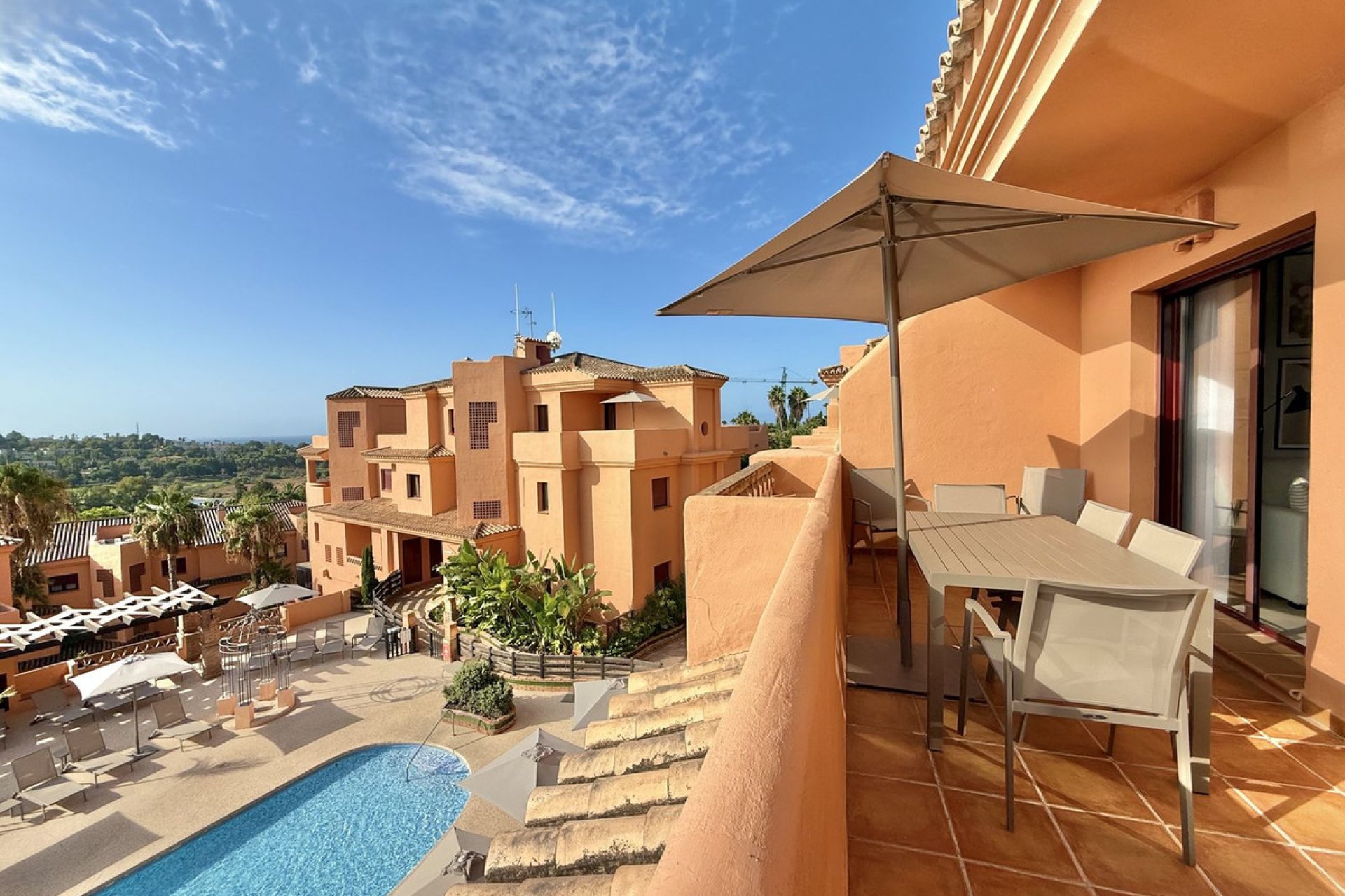 Resale - Apartment - Middle Floor Apartment - Benahavís - Benahavís Centro