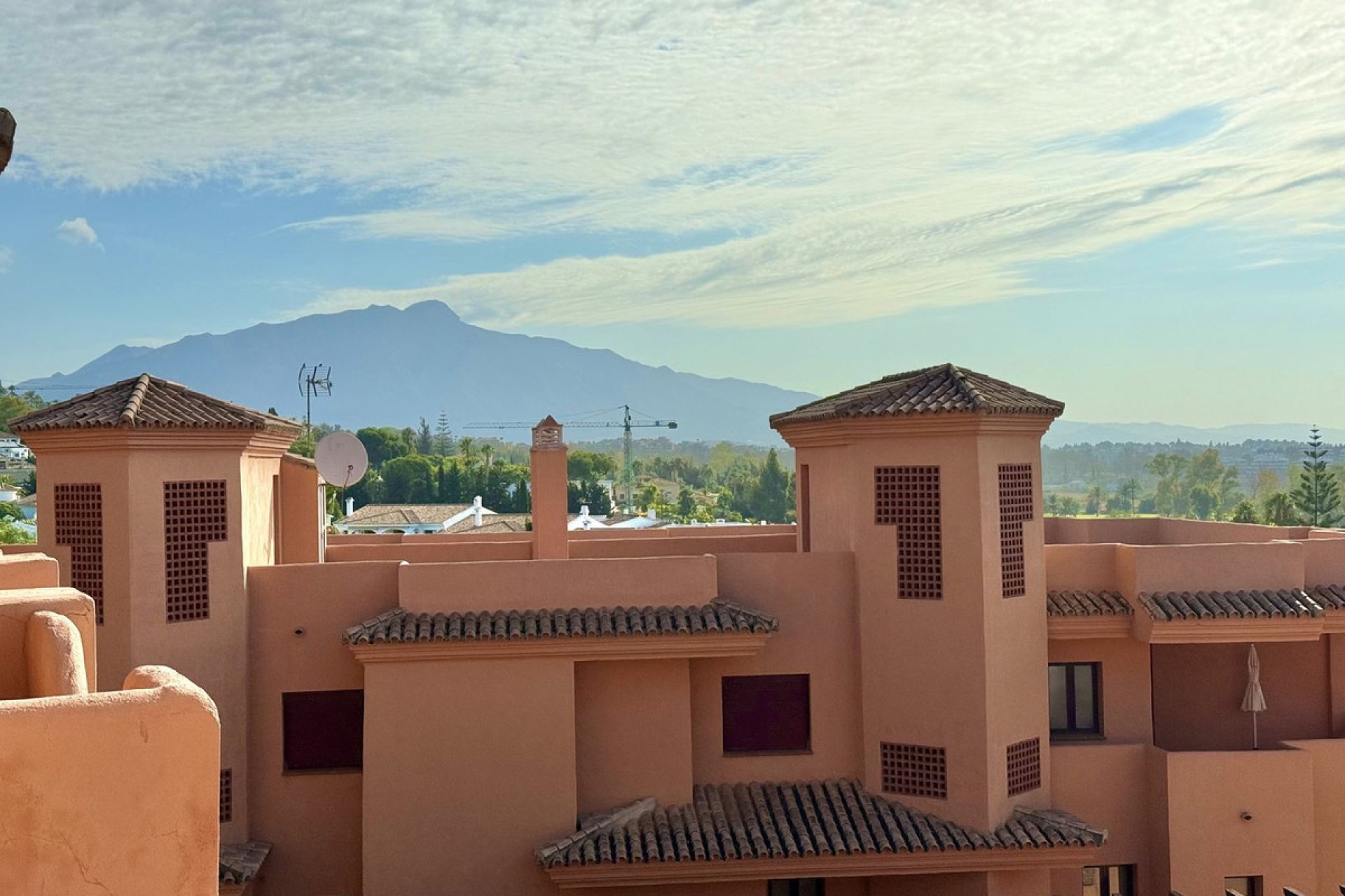 Resale - Apartment - Middle Floor Apartment - Benahavís - Benahavís Centro