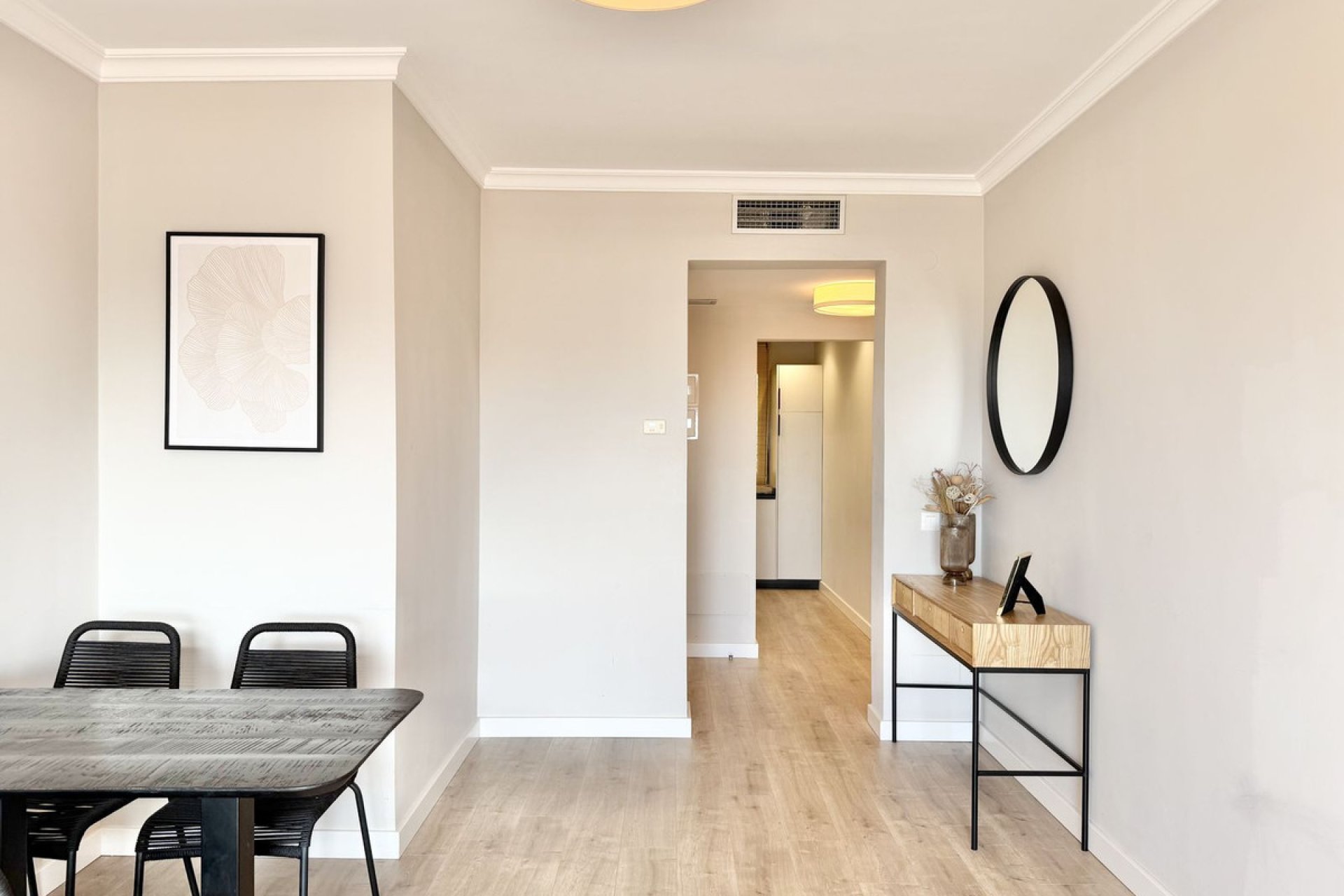 Resale - Apartment - Middle Floor Apartment - Benahavís - Benahavís Centro