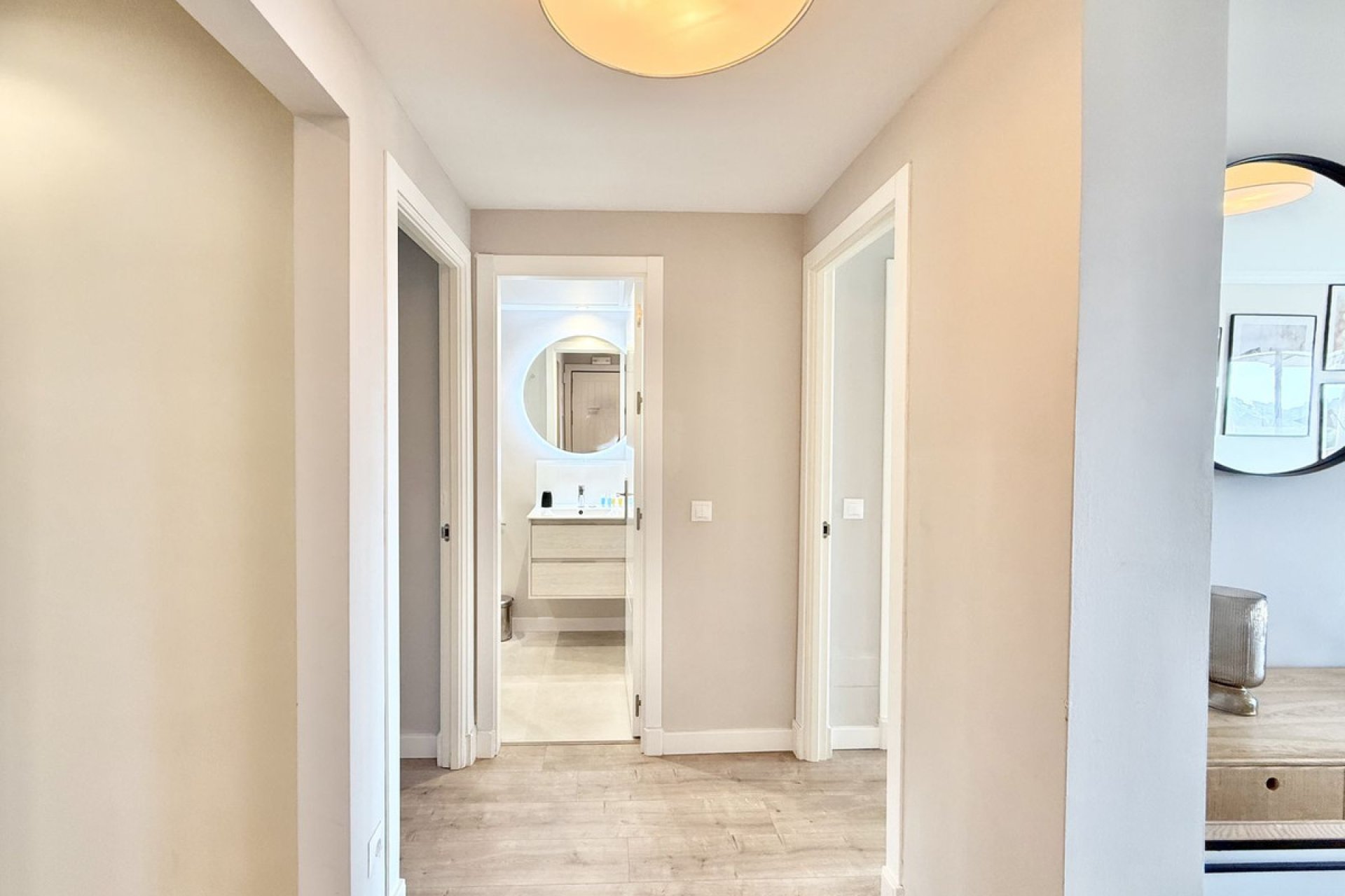 Resale - Apartment - Middle Floor Apartment - Benahavís - Benahavís Centro