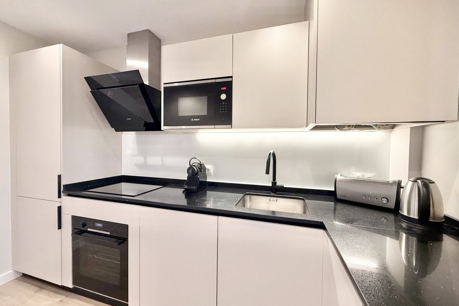 Resale - Apartment - Middle Floor Apartment - Benahavís - Benahavís Centro