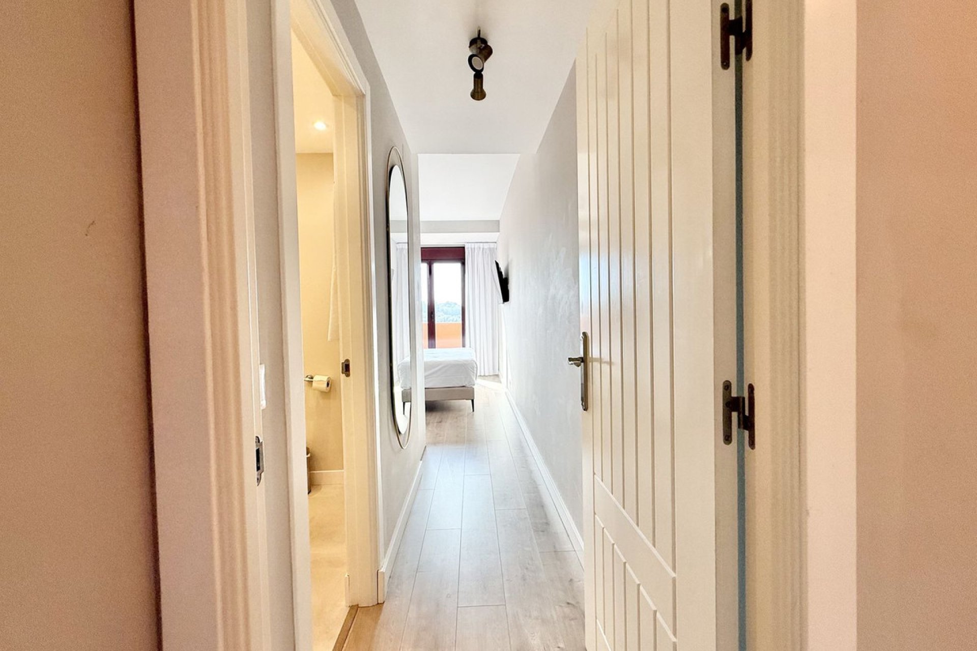 Resale - Apartment - Middle Floor Apartment - Benahavís - Benahavís Centro