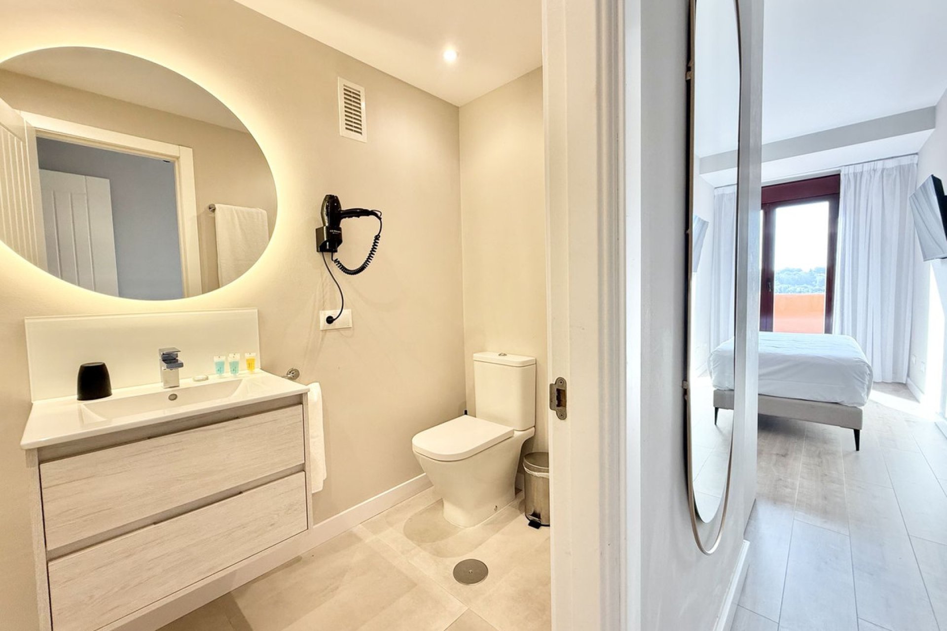 Resale - Apartment - Middle Floor Apartment - Benahavís - Benahavís Centro