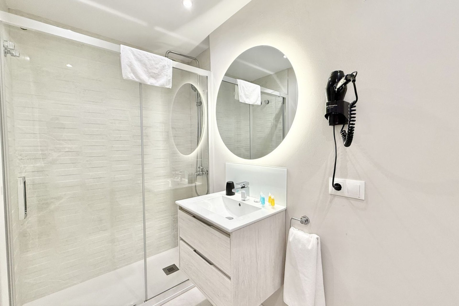 Resale - Apartment - Middle Floor Apartment - Benahavís - Benahavís Centro