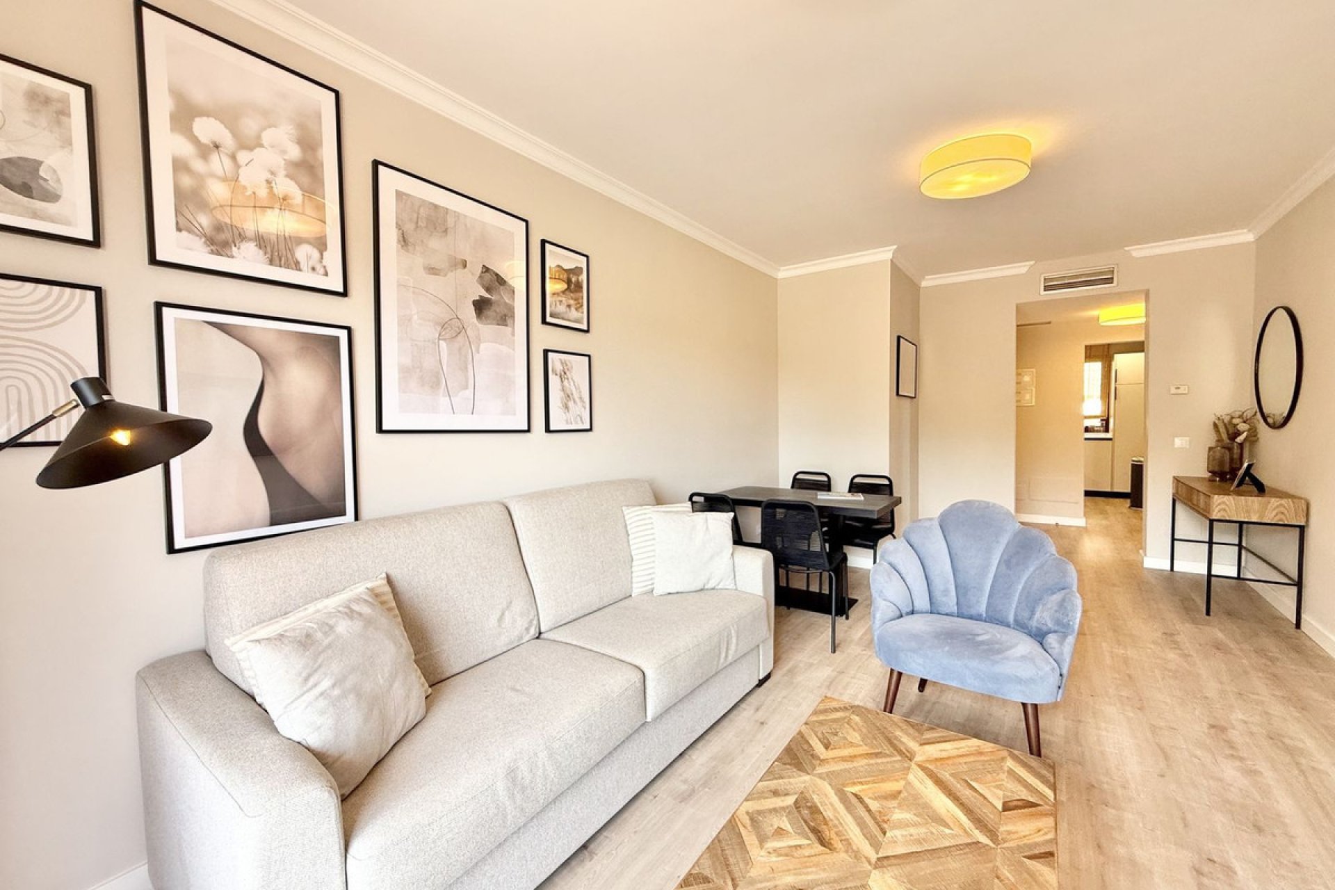 Resale - Apartment - Middle Floor Apartment - Benahavís - Benahavís Centro