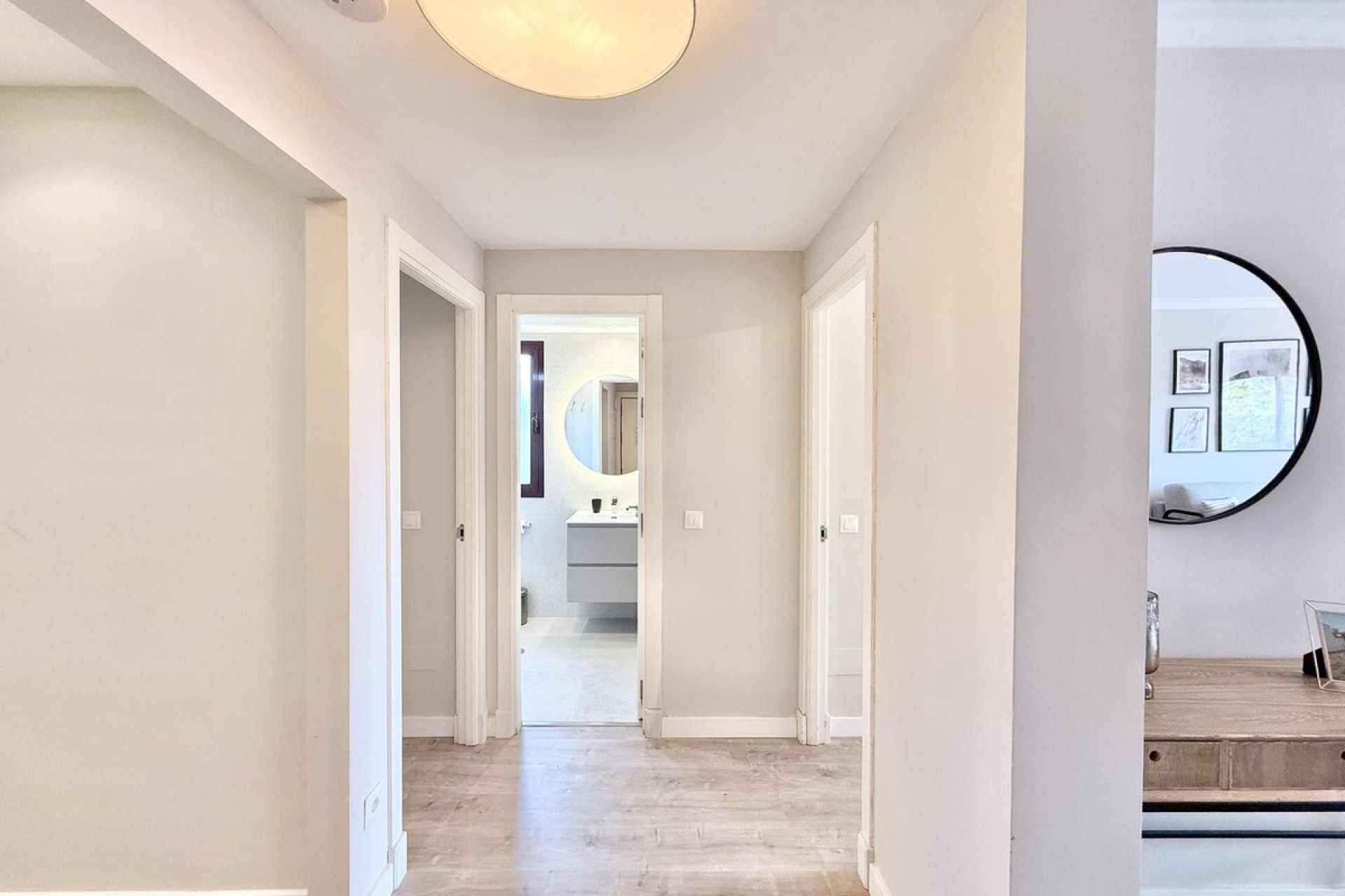 Resale - Apartment - Middle Floor Apartment - Benahavís - Benahavís Centro