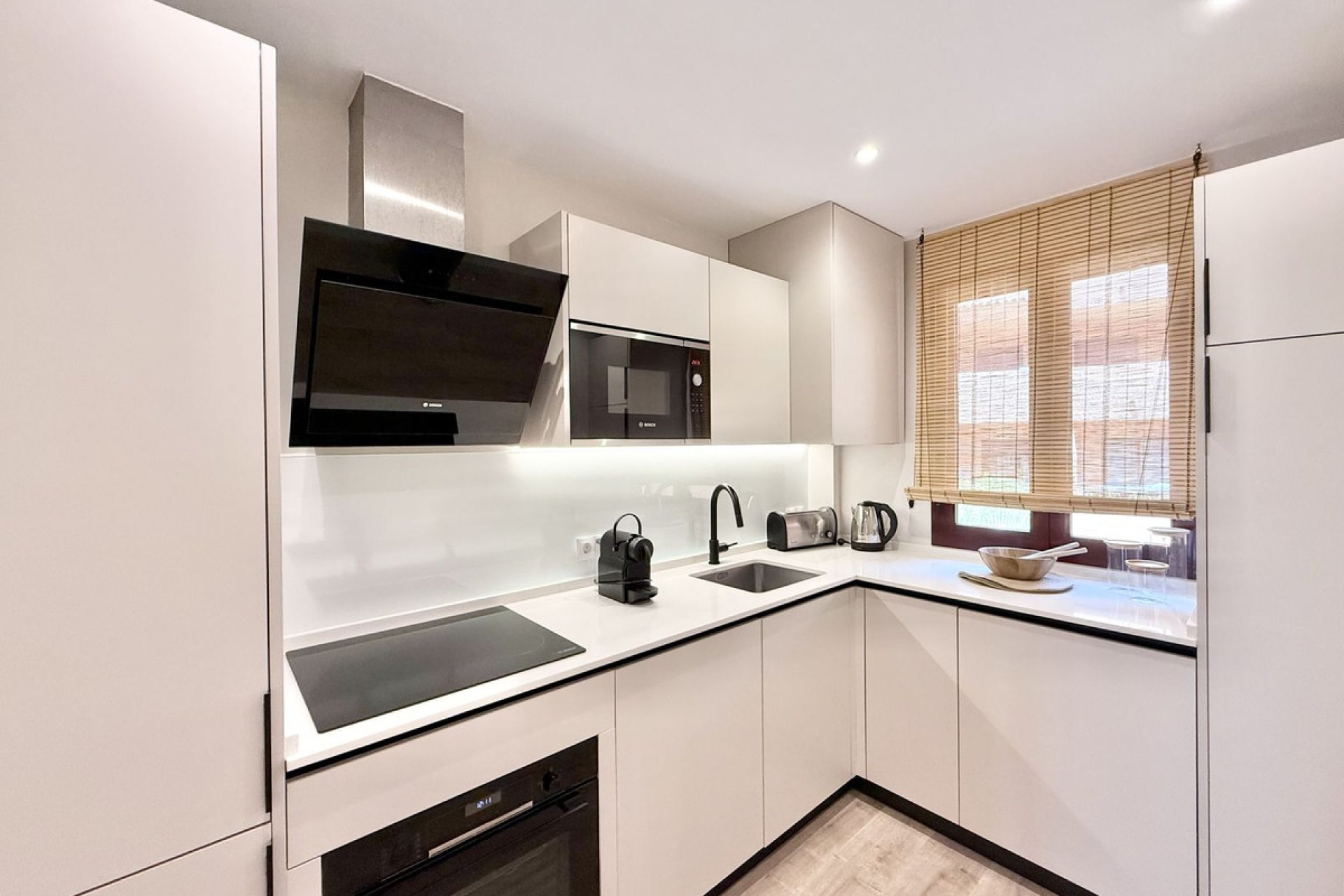 Resale - Apartment - Middle Floor Apartment - Benahavís - Benahavís Centro