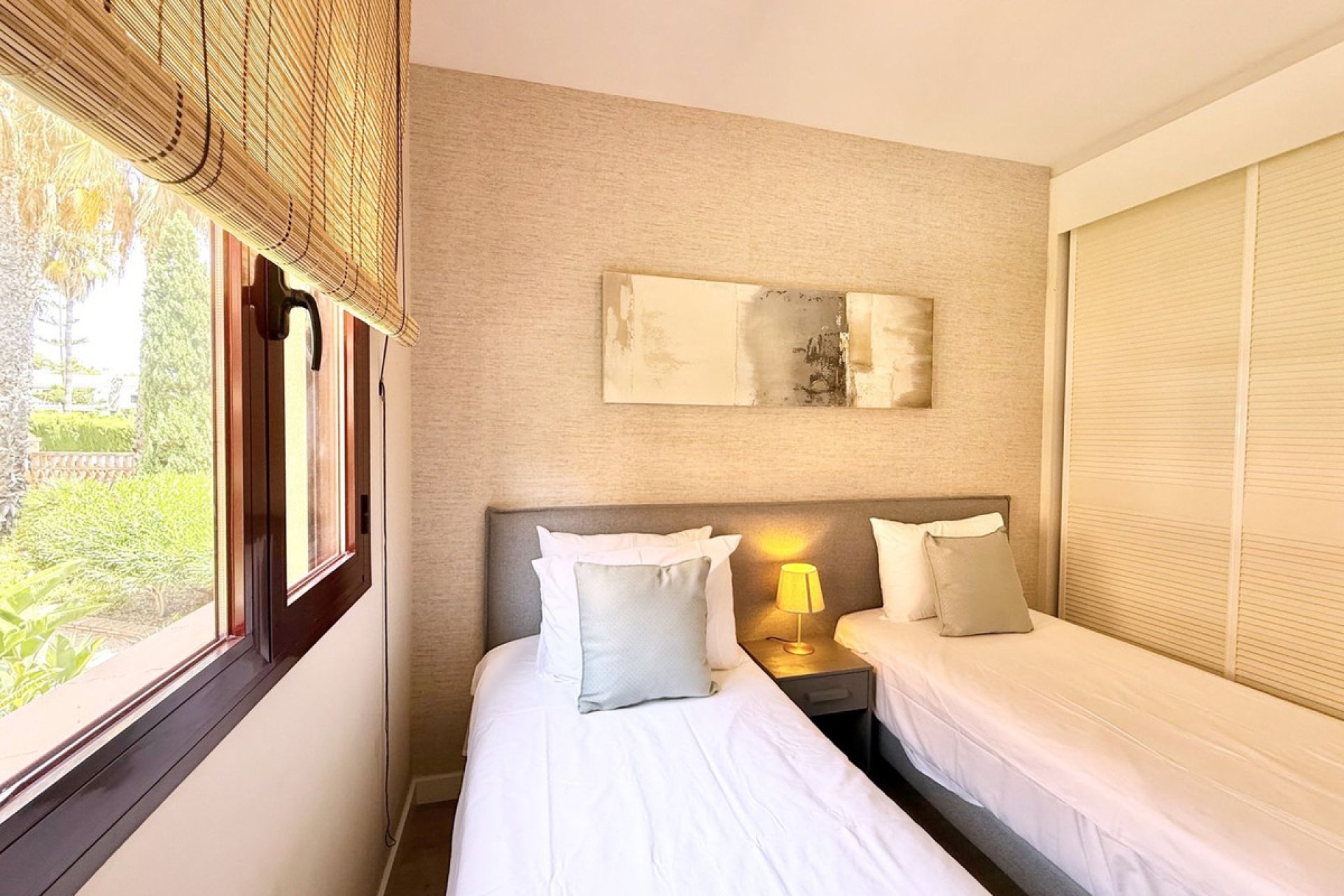 Resale - Apartment - Middle Floor Apartment - Benahavís - Benahavís Centro