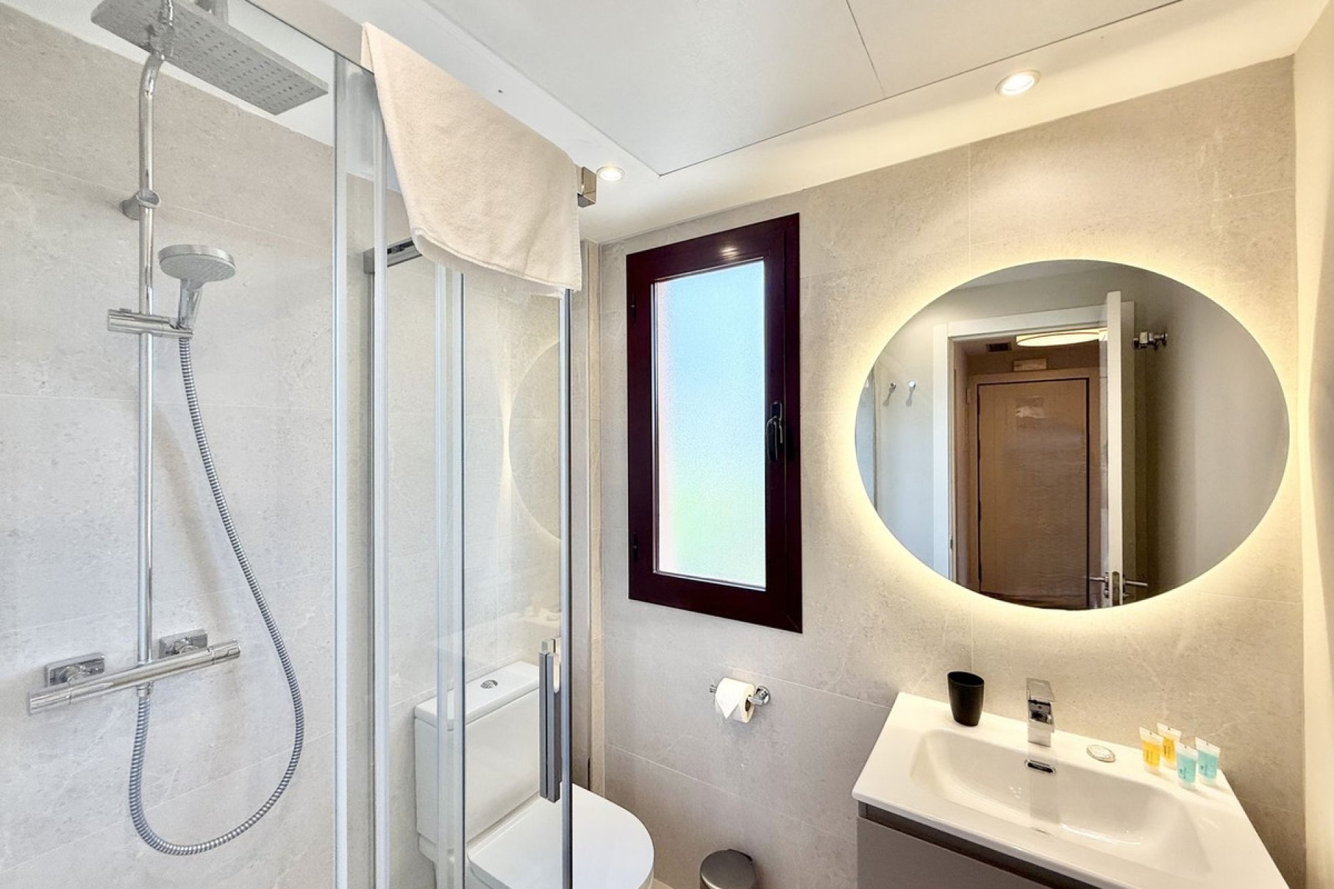 Resale - Apartment - Middle Floor Apartment - Benahavís - Benahavís Centro