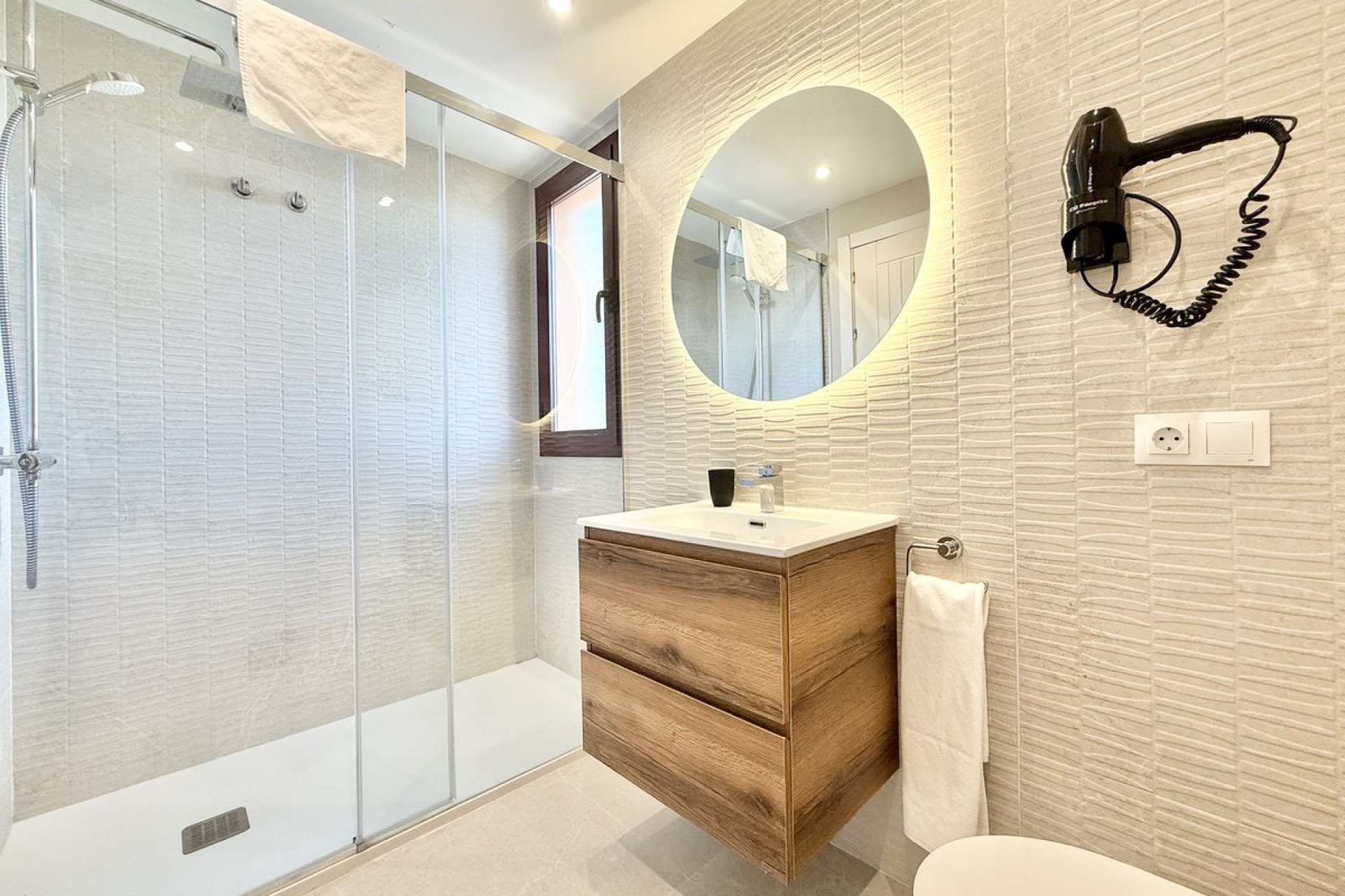 Resale - Apartment - Middle Floor Apartment - Benahavís - Benahavís Centro