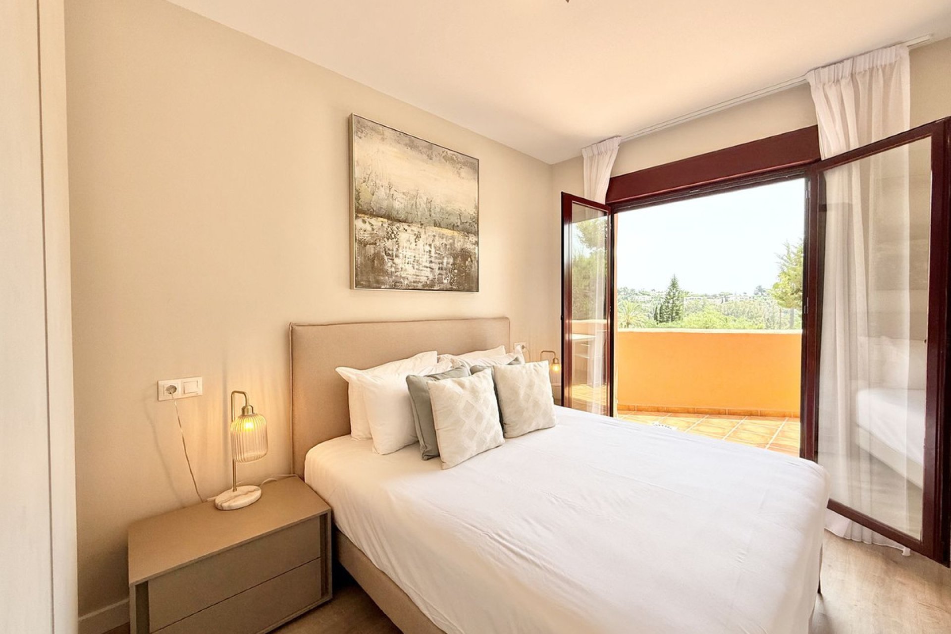 Resale - Apartment - Middle Floor Apartment - Benahavís - Benahavís Centro