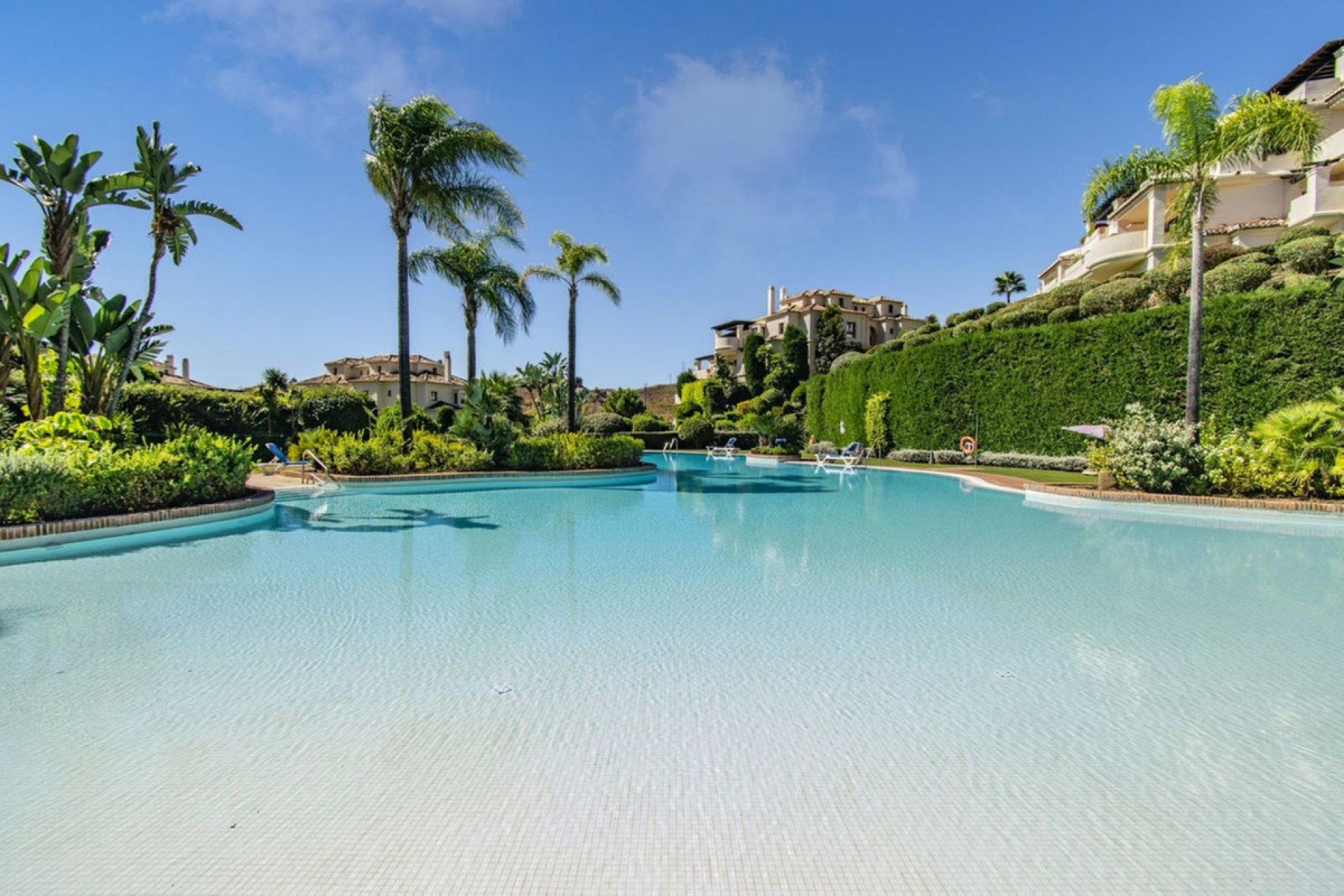 Resale - Apartment - Middle Floor Apartment - Benahavís - Benahavís Centro