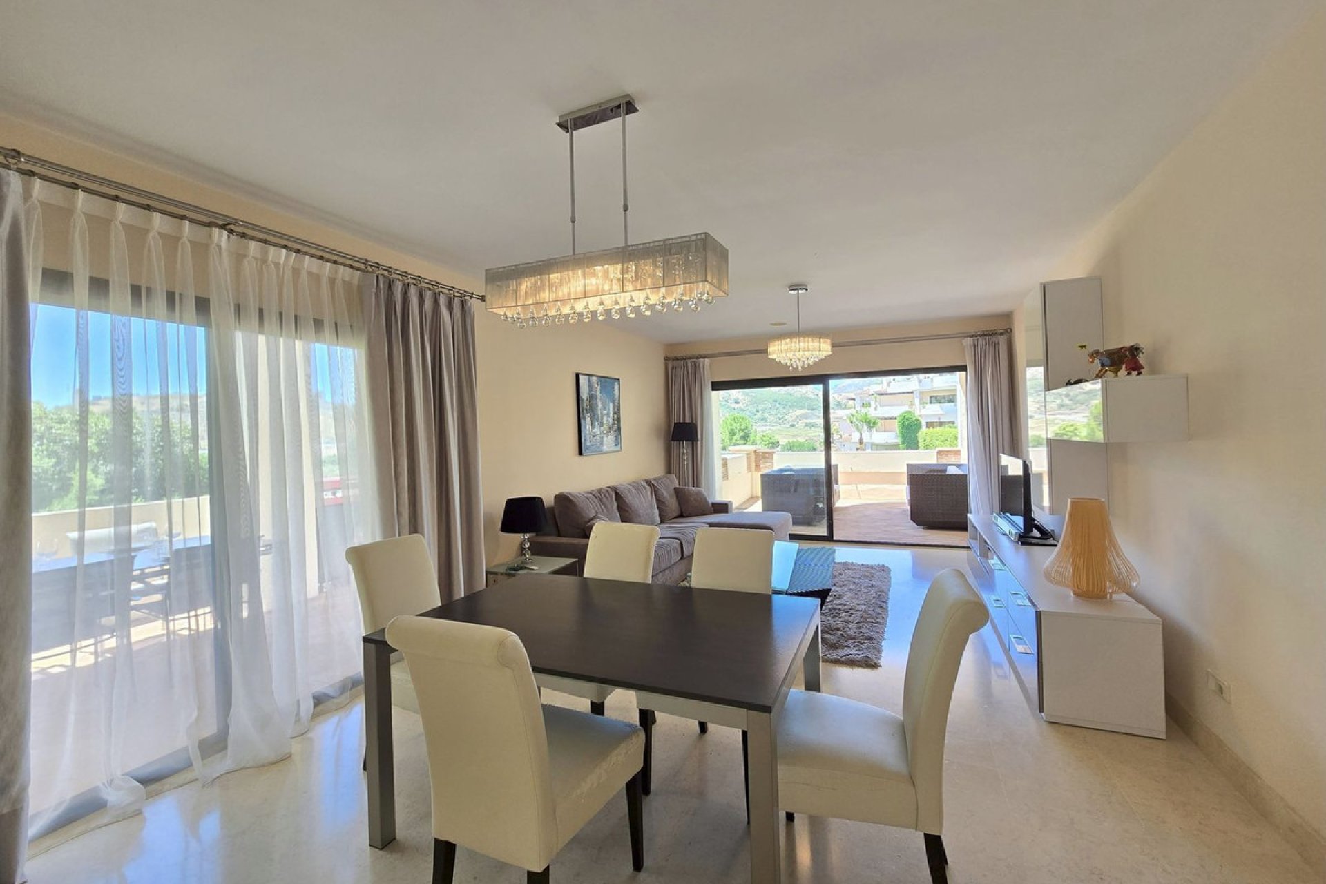 Resale - Apartment - Middle Floor Apartment - Benahavís - Benahavís Centro