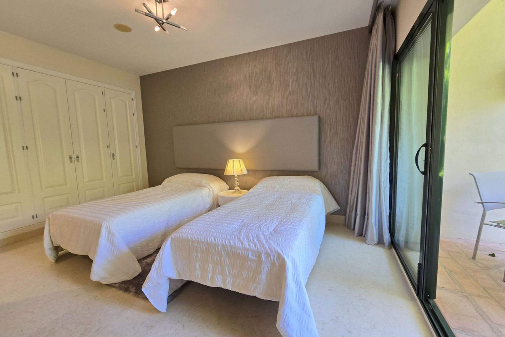 Resale - Apartment - Middle Floor Apartment - Benahavís - Benahavís Centro