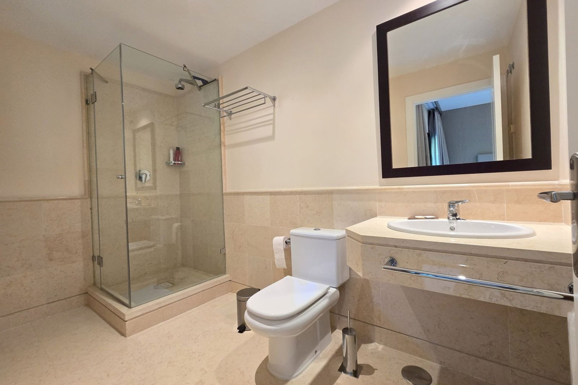 Resale - Apartment - Middle Floor Apartment - Benahavís - Benahavís Centro