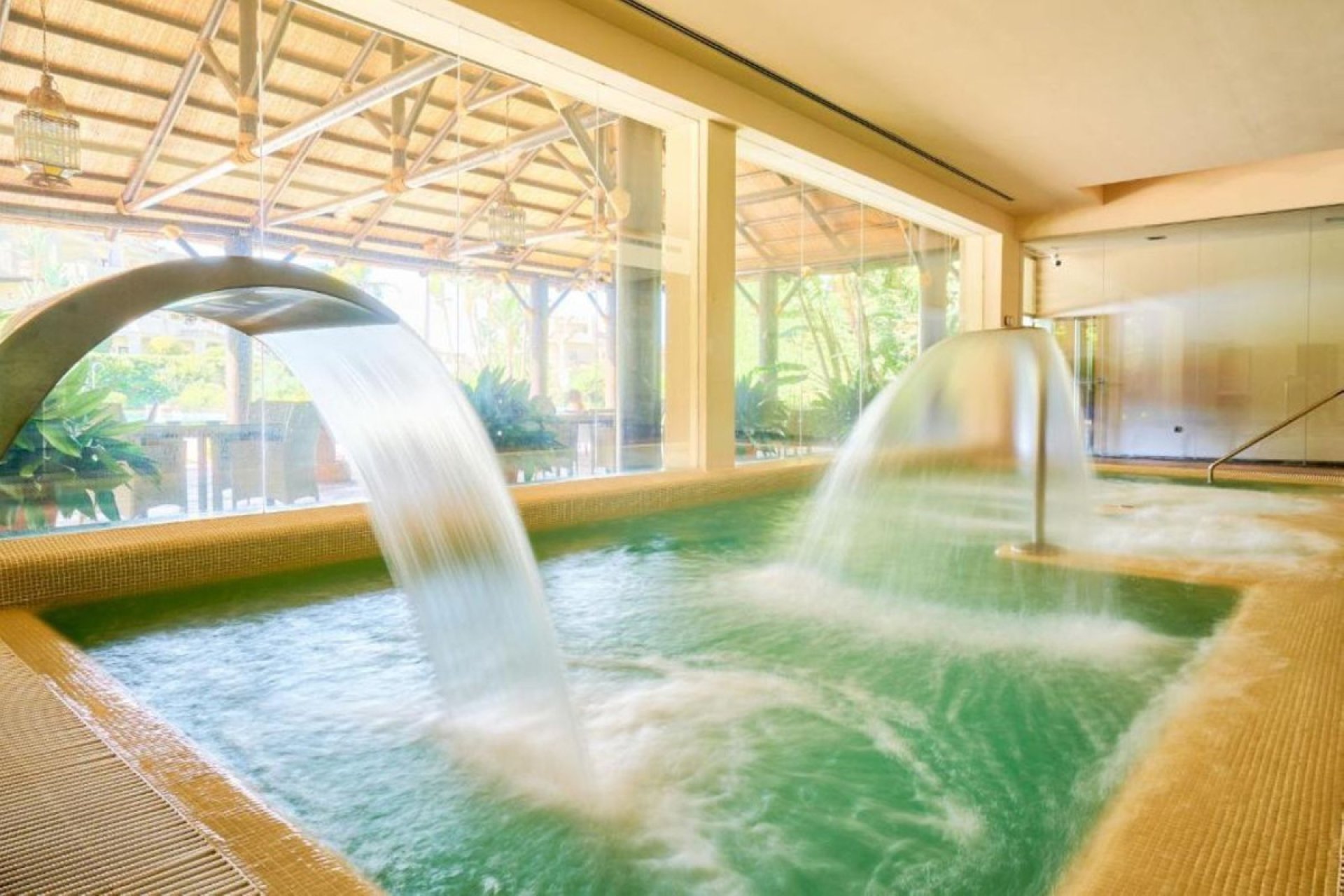 Resale - Apartment - Middle Floor Apartment - Benahavís - Benahavís Centro