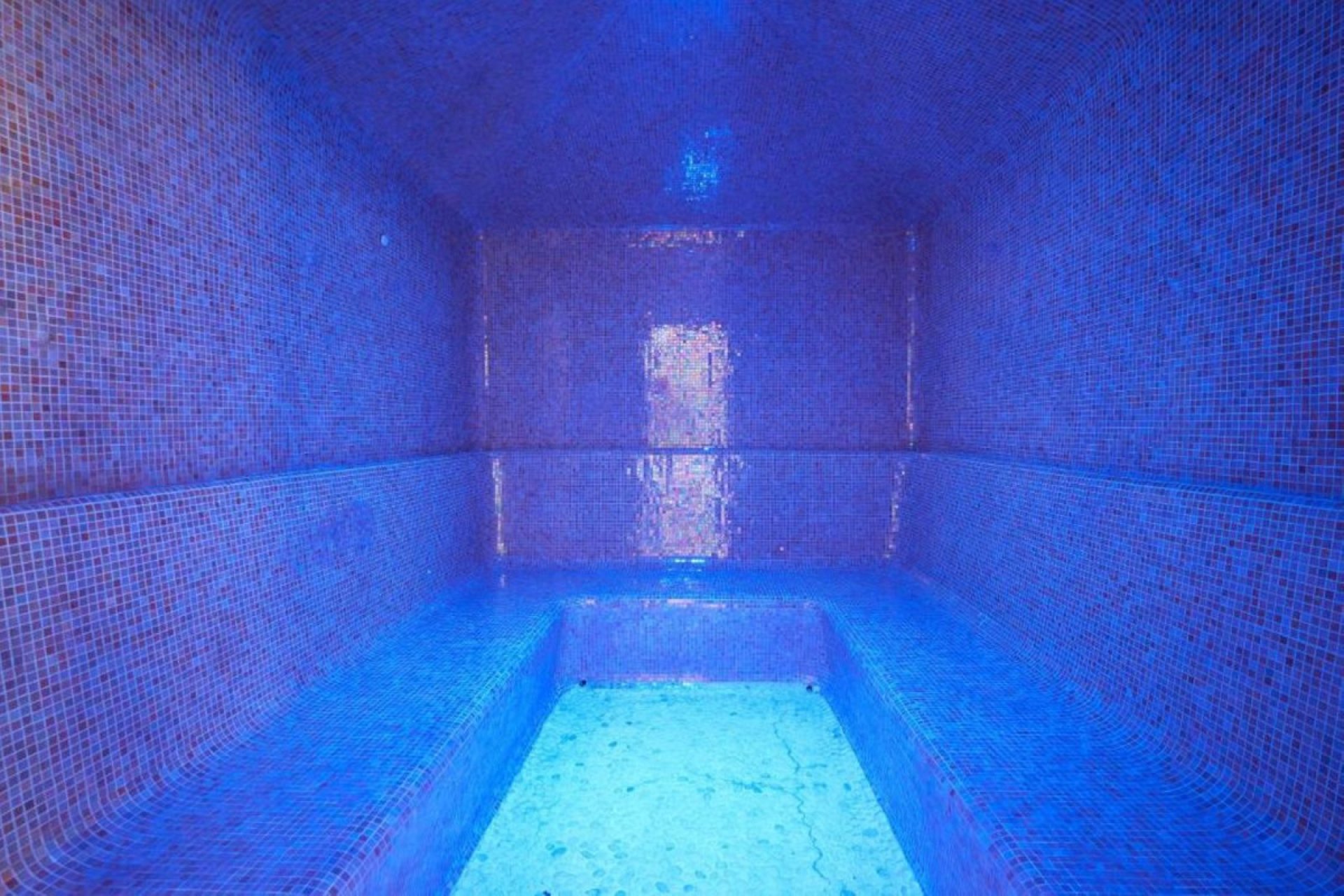 Resale - Apartment - Middle Floor Apartment - Benahavís - Benahavís Centro