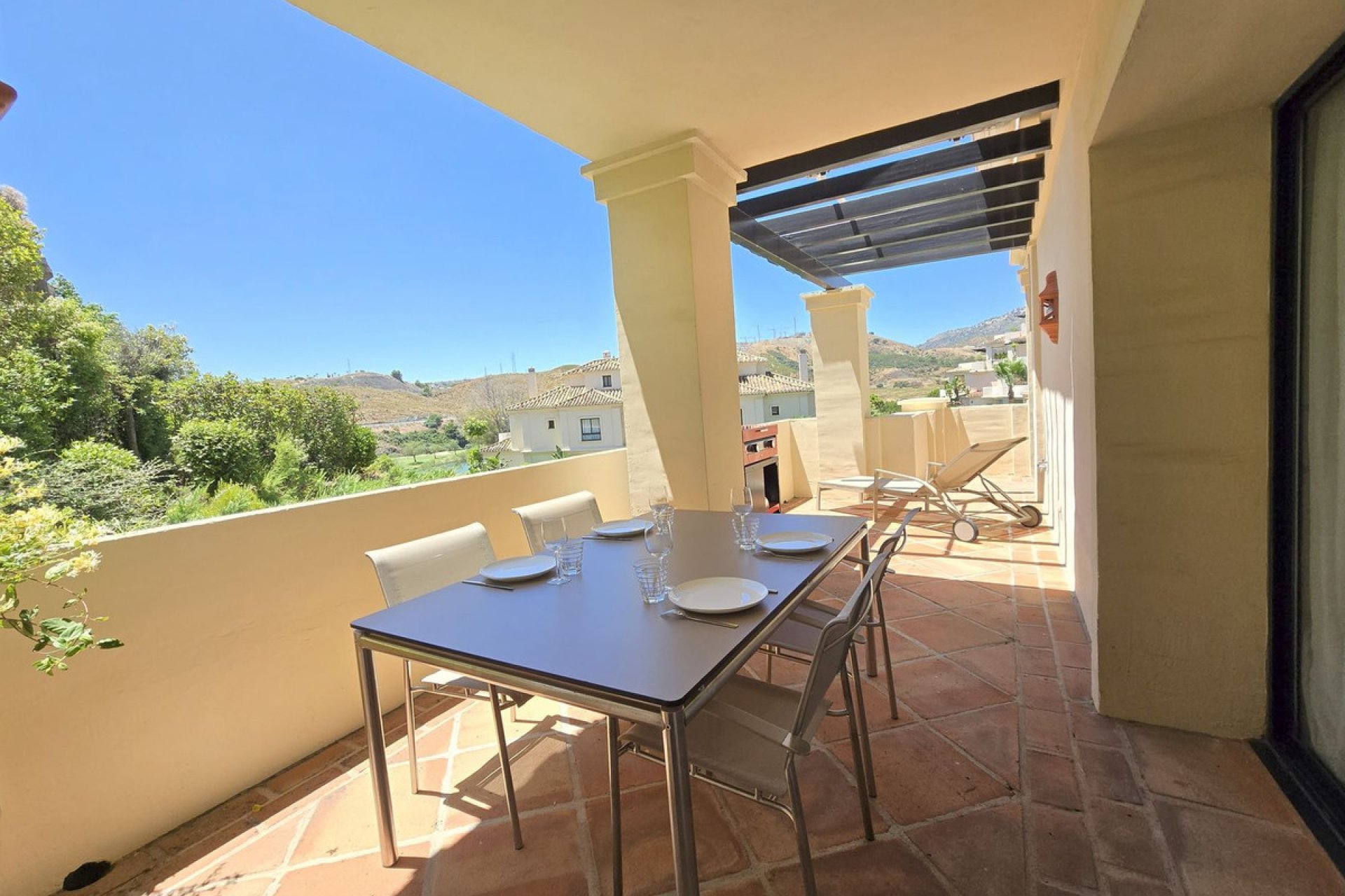 Resale - Apartment - Middle Floor Apartment - Benahavís - Benahavís Centro