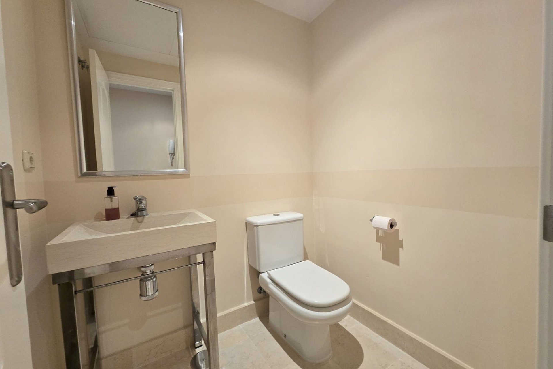 Resale - Apartment - Middle Floor Apartment - Benahavís - Benahavís Centro