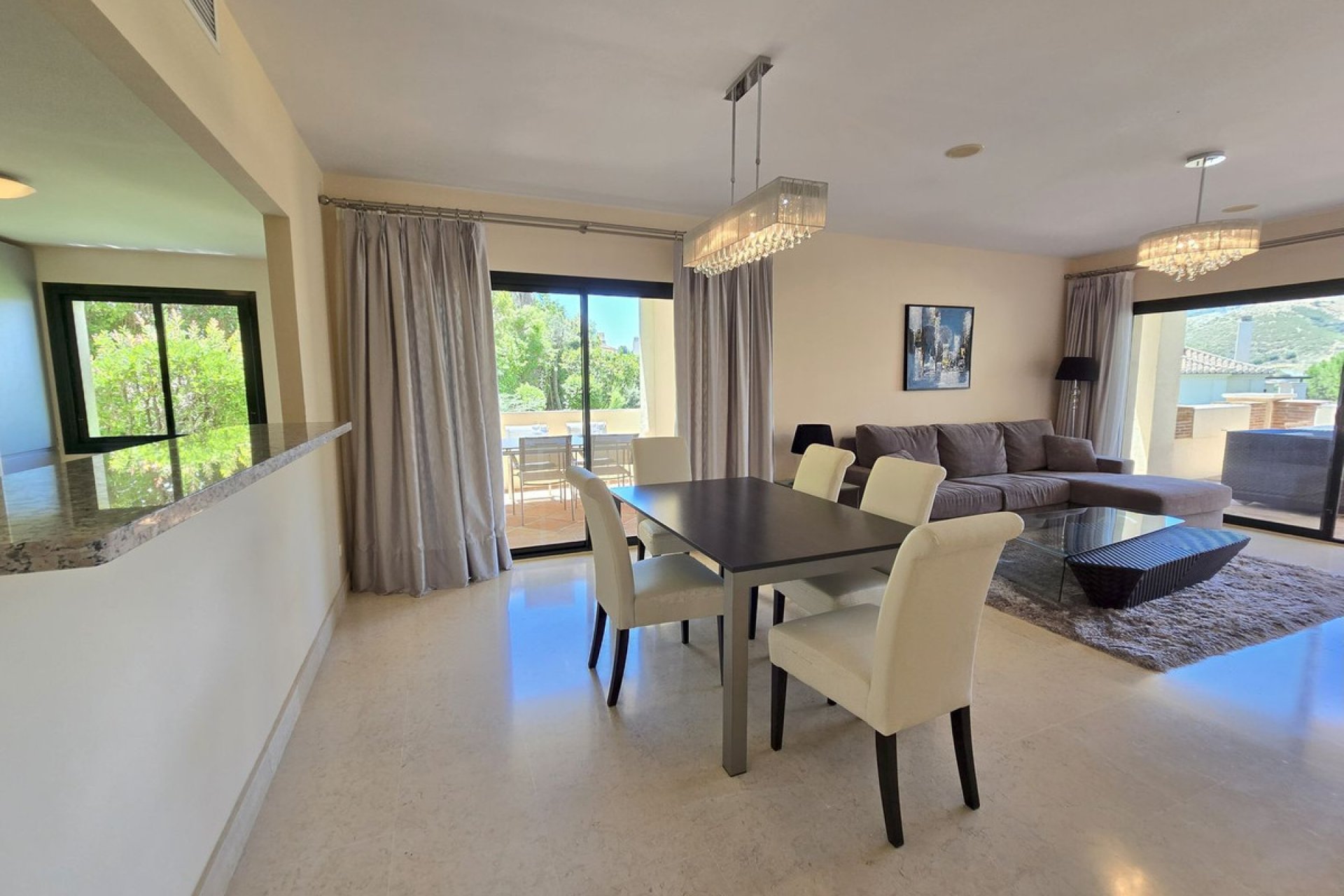 Resale - Apartment - Middle Floor Apartment - Benahavís - Benahavís Centro