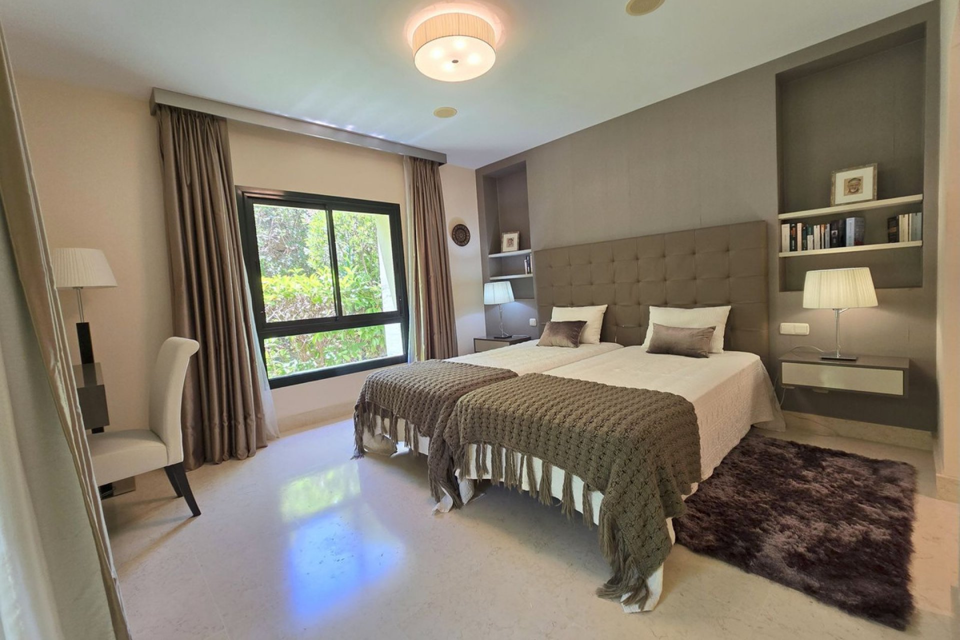 Resale - Apartment - Middle Floor Apartment - Benahavís - Benahavís Centro