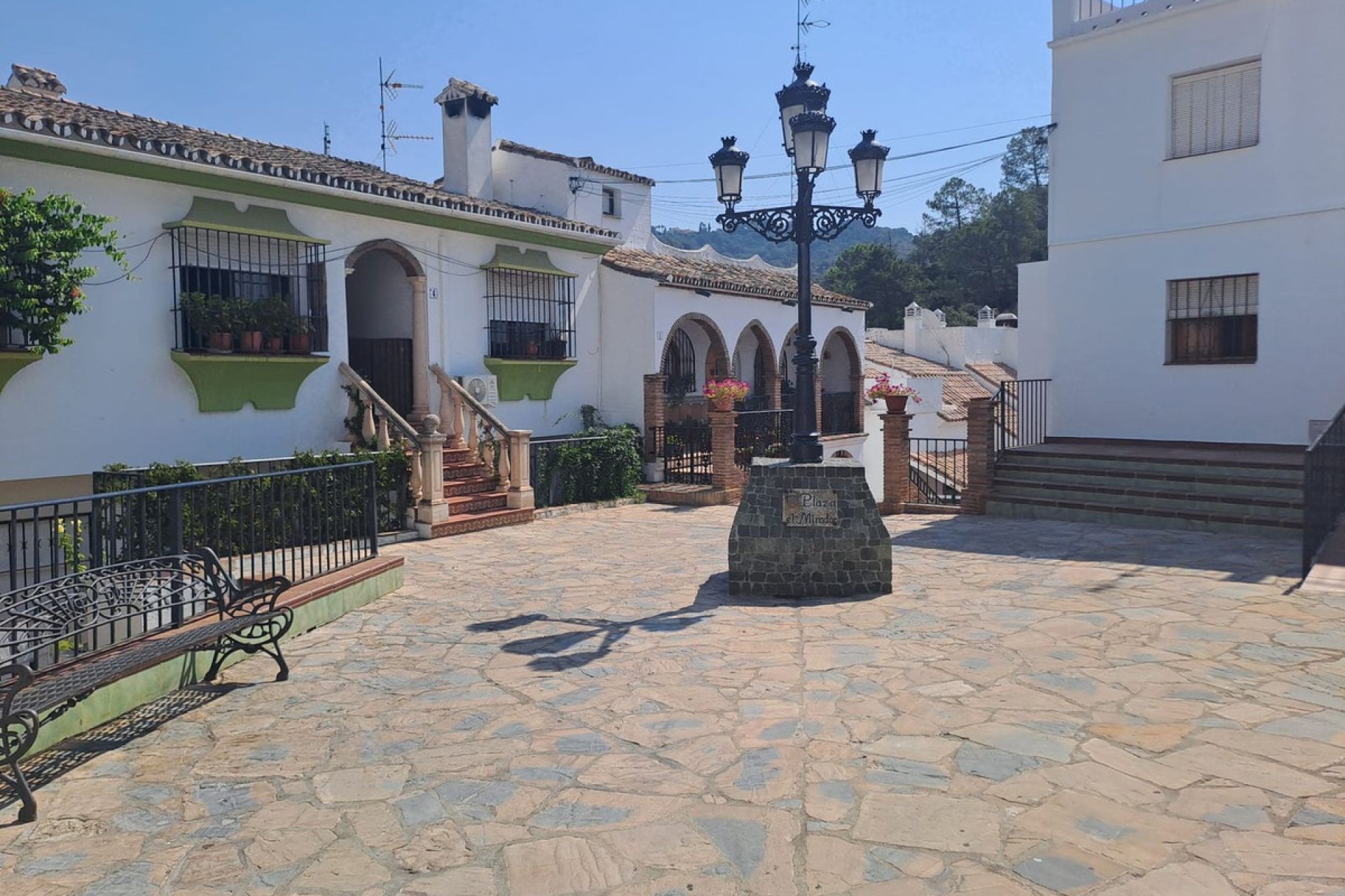 Resale - Apartment - Middle Floor Apartment - Benahavís - Benahavís Centro