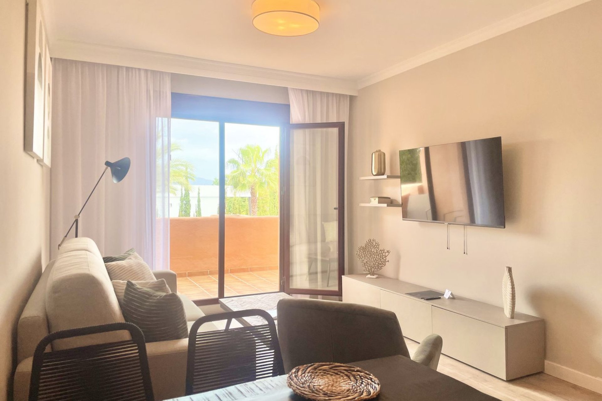 Resale - Apartment - Middle Floor Apartment - Benahavís - Benahavís Centro