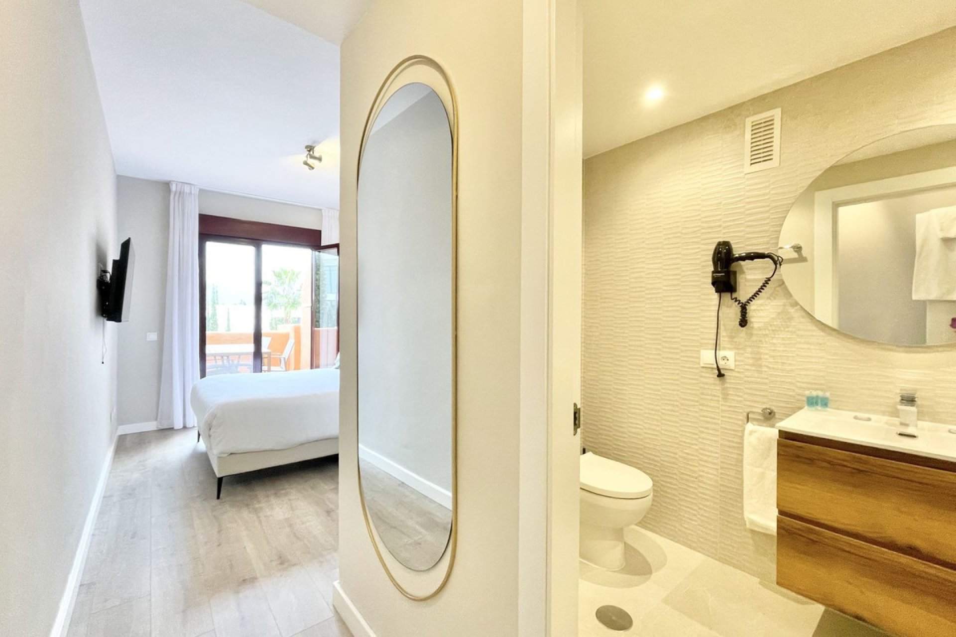 Resale - Apartment - Middle Floor Apartment - Benahavís - Benahavís Centro