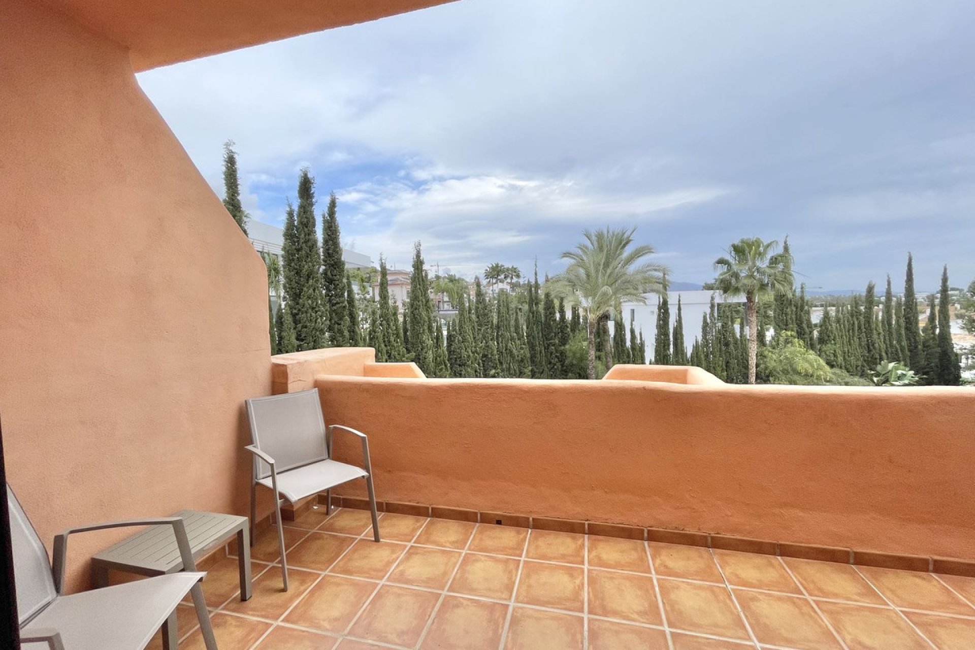 Resale - Apartment - Middle Floor Apartment - Benahavís - Benahavís Centro