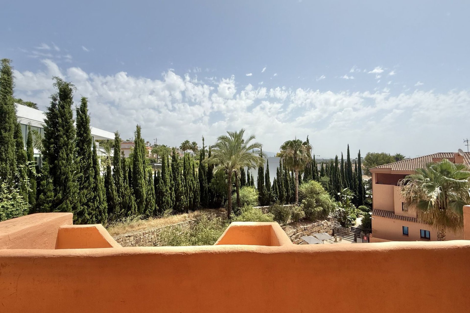 Resale - Apartment - Middle Floor Apartment - Benahavís - Benahavís Centro