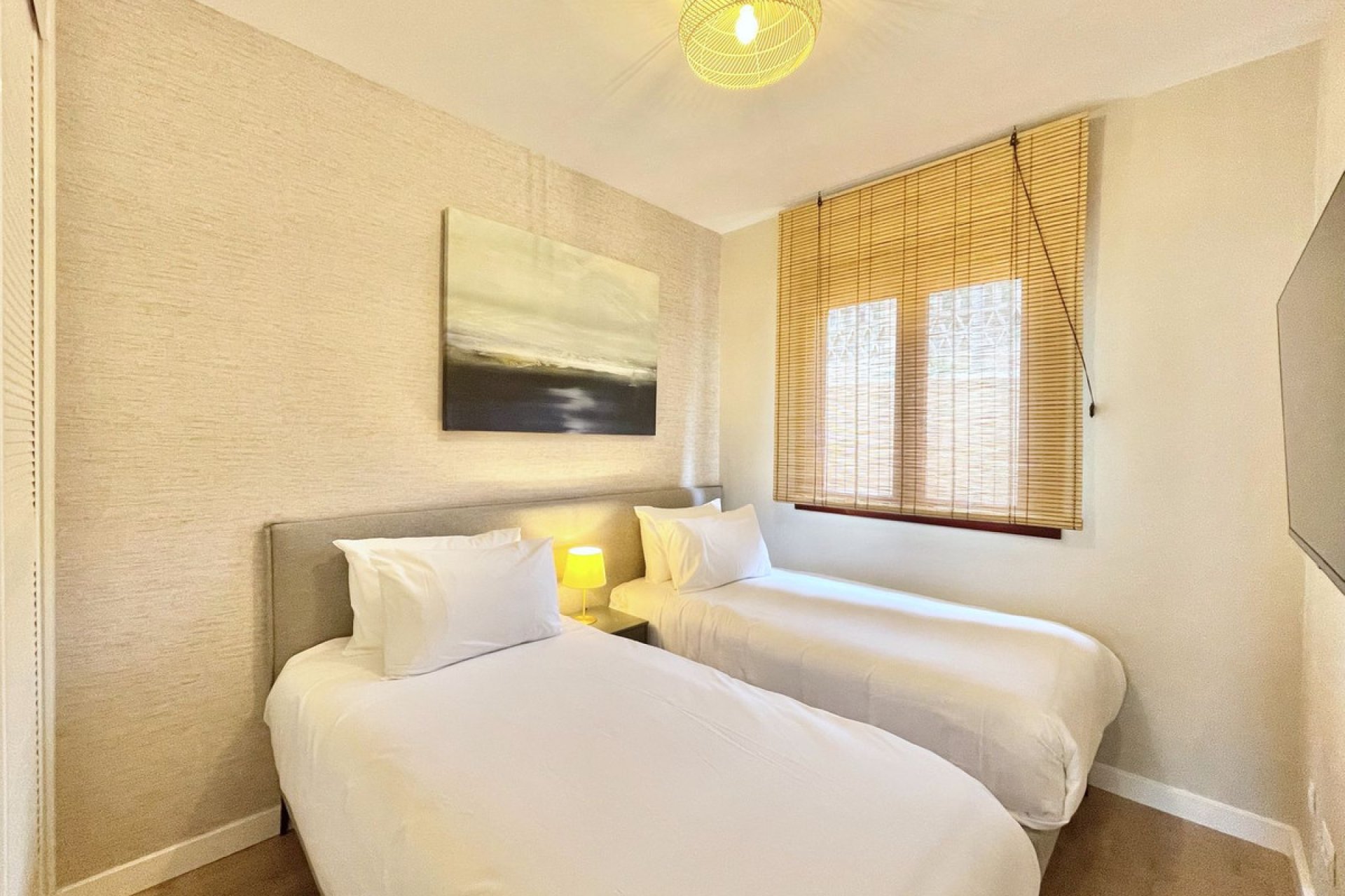 Resale - Apartment - Middle Floor Apartment - Benahavís - Benahavís Centro