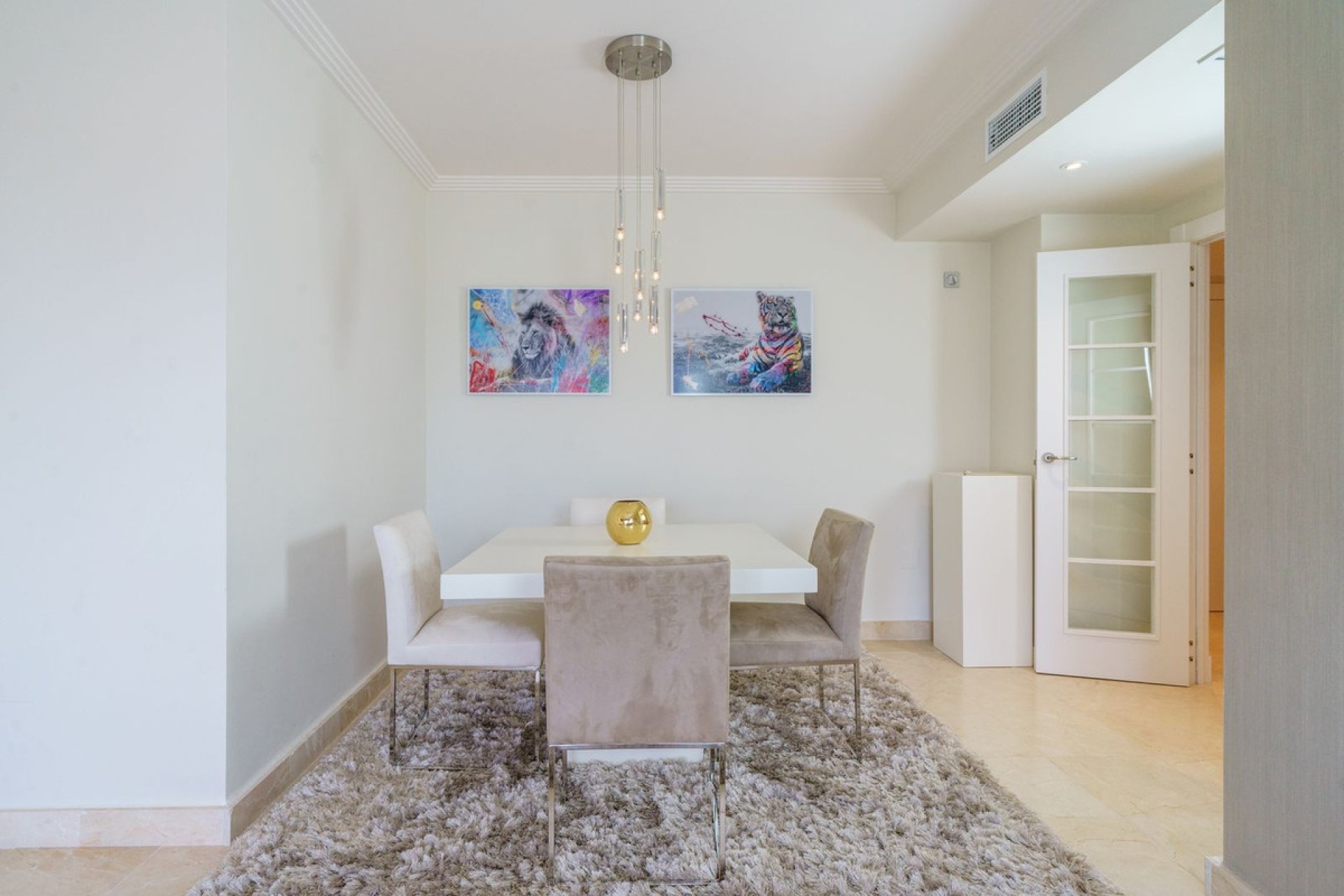 Resale - Apartment - Middle Floor Apartment - Benahavís - Benahavís Centro