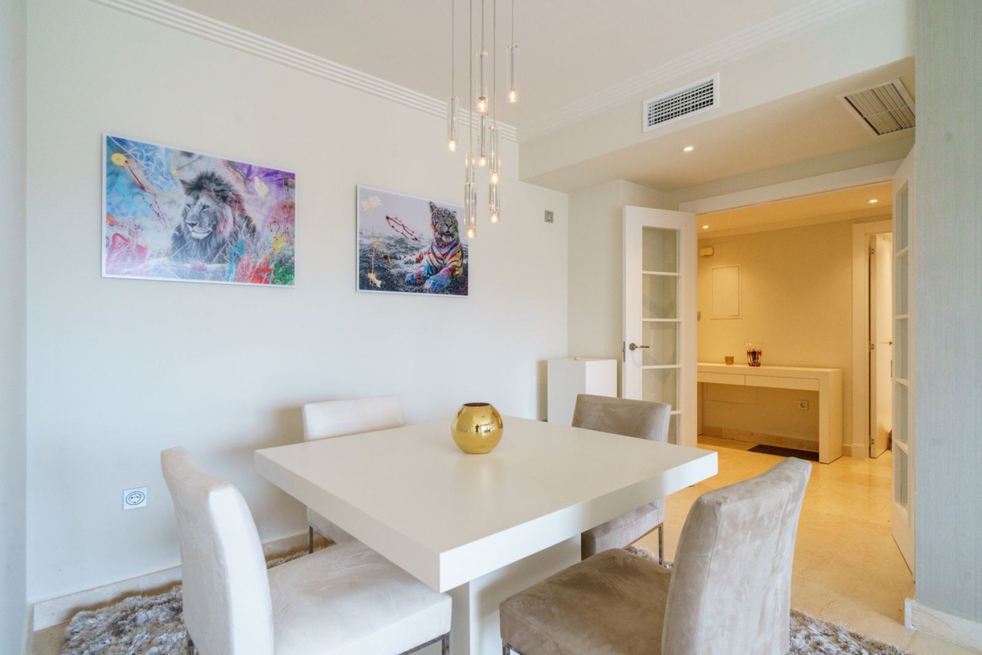 Resale - Apartment - Middle Floor Apartment - Benahavís - Benahavís Centro