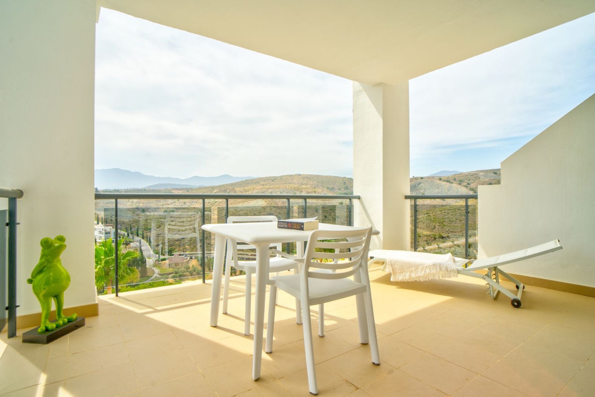 Resale - Apartment - Middle Floor Apartment - Benahavís - Benahavís Centro