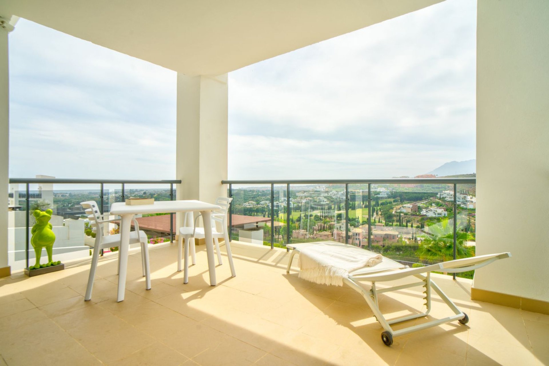 Resale - Apartment - Middle Floor Apartment - Benahavís - Benahavís Centro