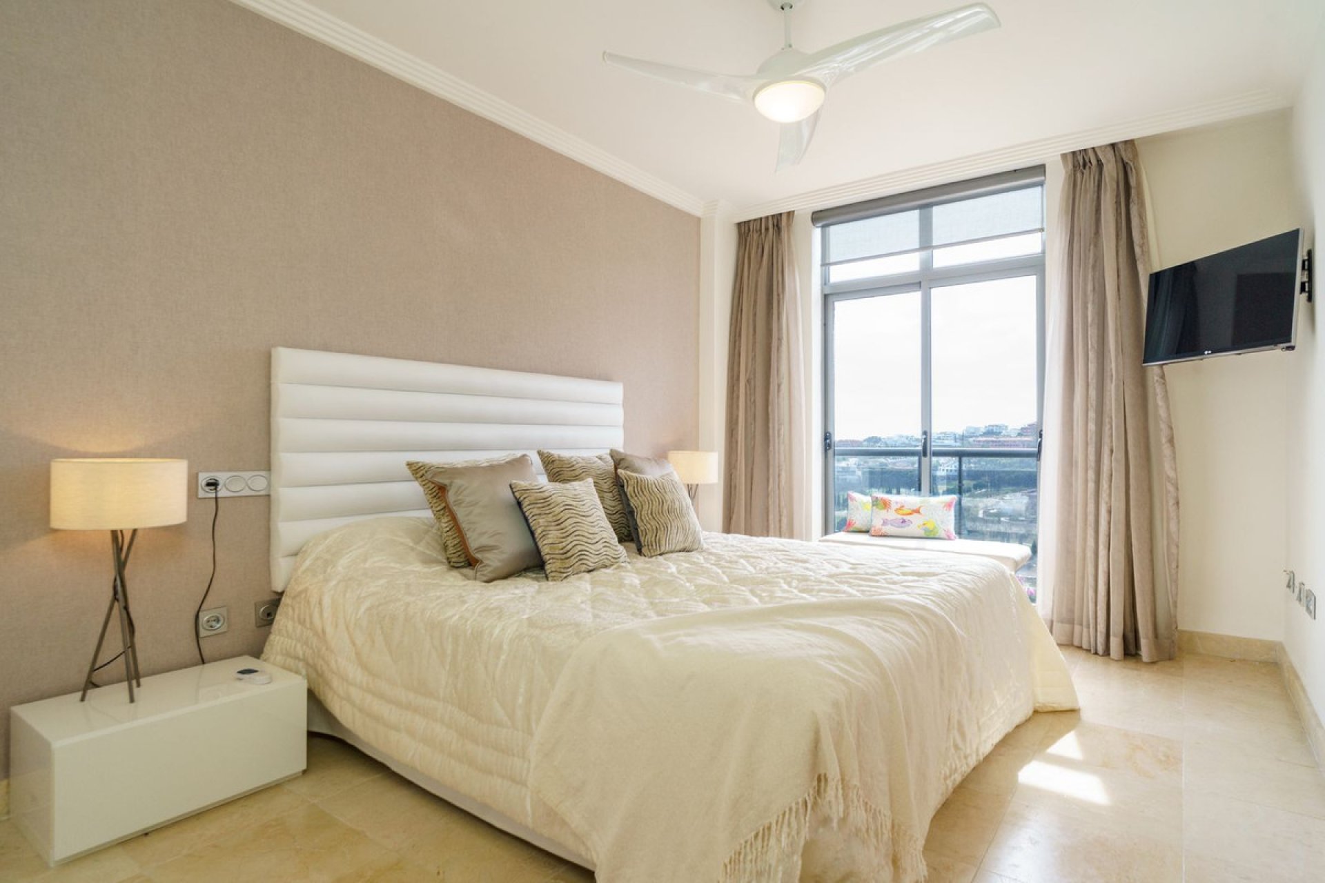 Resale - Apartment - Middle Floor Apartment - Benahavís - Benahavís Centro