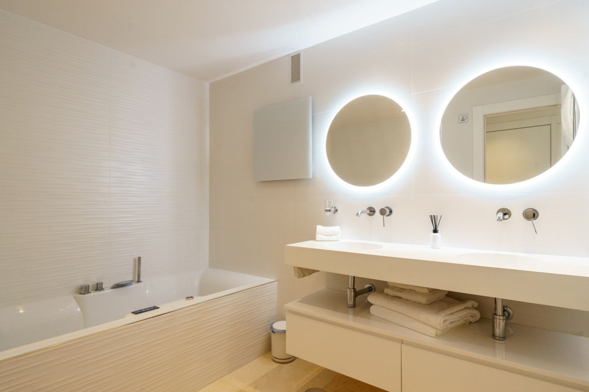 Resale - Apartment - Middle Floor Apartment - Benahavís - Benahavís Centro