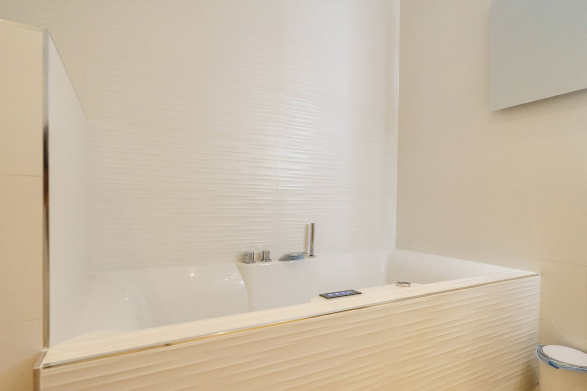 Resale - Apartment - Middle Floor Apartment - Benahavís - Benahavís Centro