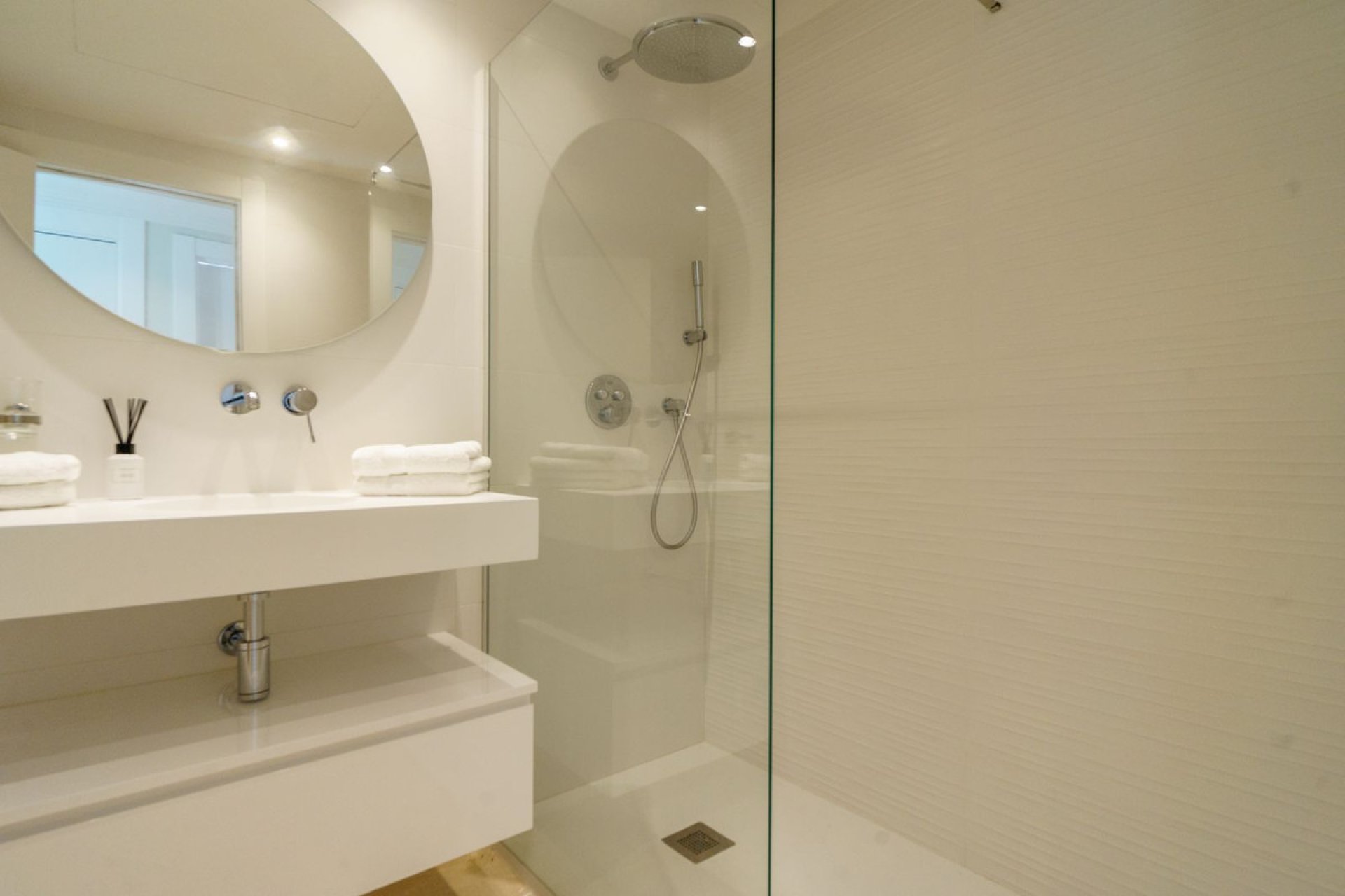 Resale - Apartment - Middle Floor Apartment - Benahavís - Benahavís Centro