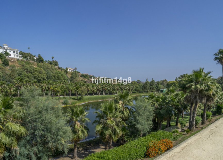 Resale - Apartment - Middle Floor Apartment - Benahavís - Benahavís Centro