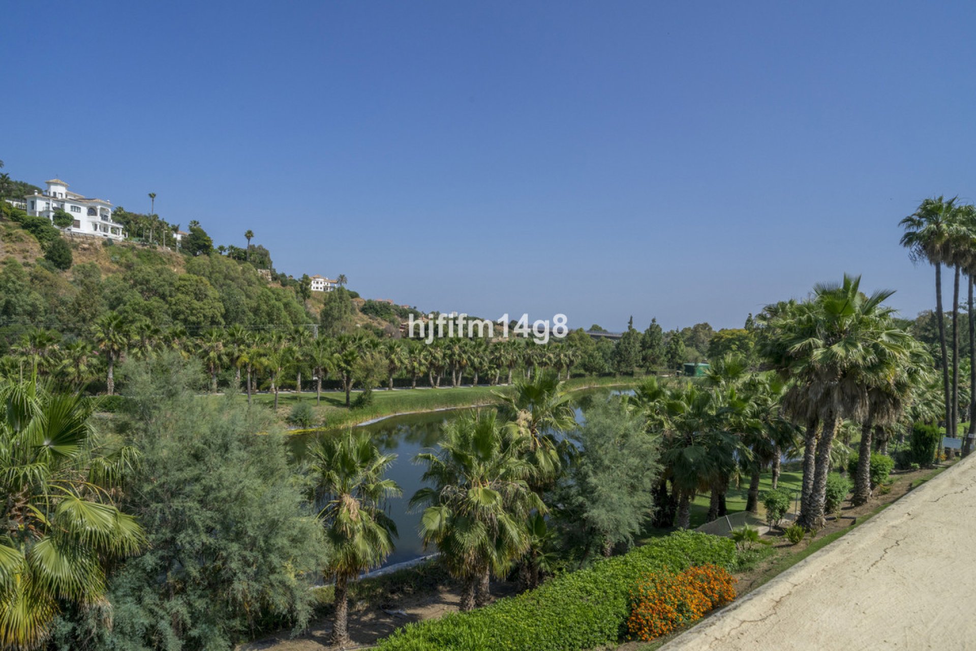 Resale - Apartment - Middle Floor Apartment - Benahavís - Benahavís Centro