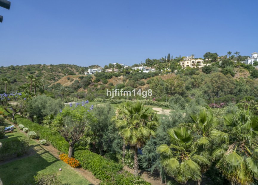 Resale - Apartment - Middle Floor Apartment - Benahavís - Benahavís Centro